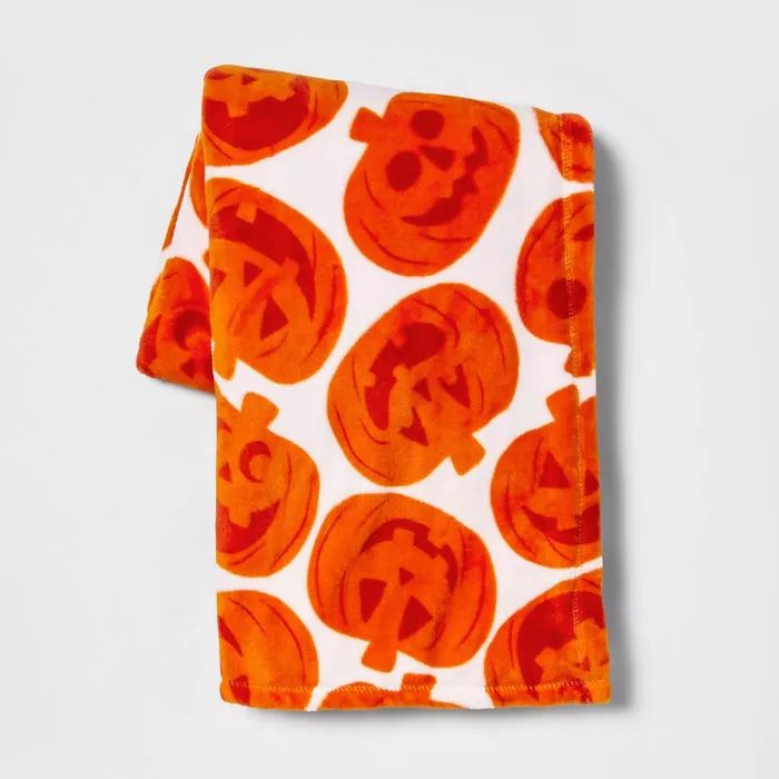 Pumpkin Halloween Throw Blanket Orange/White - Hyde &#38; EEK! Boutique&#8482; | Target