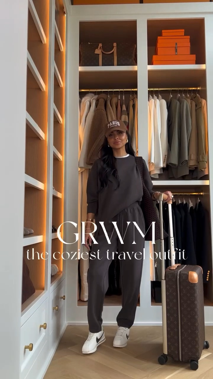 Casual fall travel outfit / school drop off outfit 
Nordstrom brown Zella matching set wearing an XS - weekly best seller on #miamiamine
Brown Naghedi bag
Nike brown Cortez sneakers run TTS on sale
Nordstrom white tee wearing an XS



#LTKFindsUnder100 #LTKActive #LTKTravel