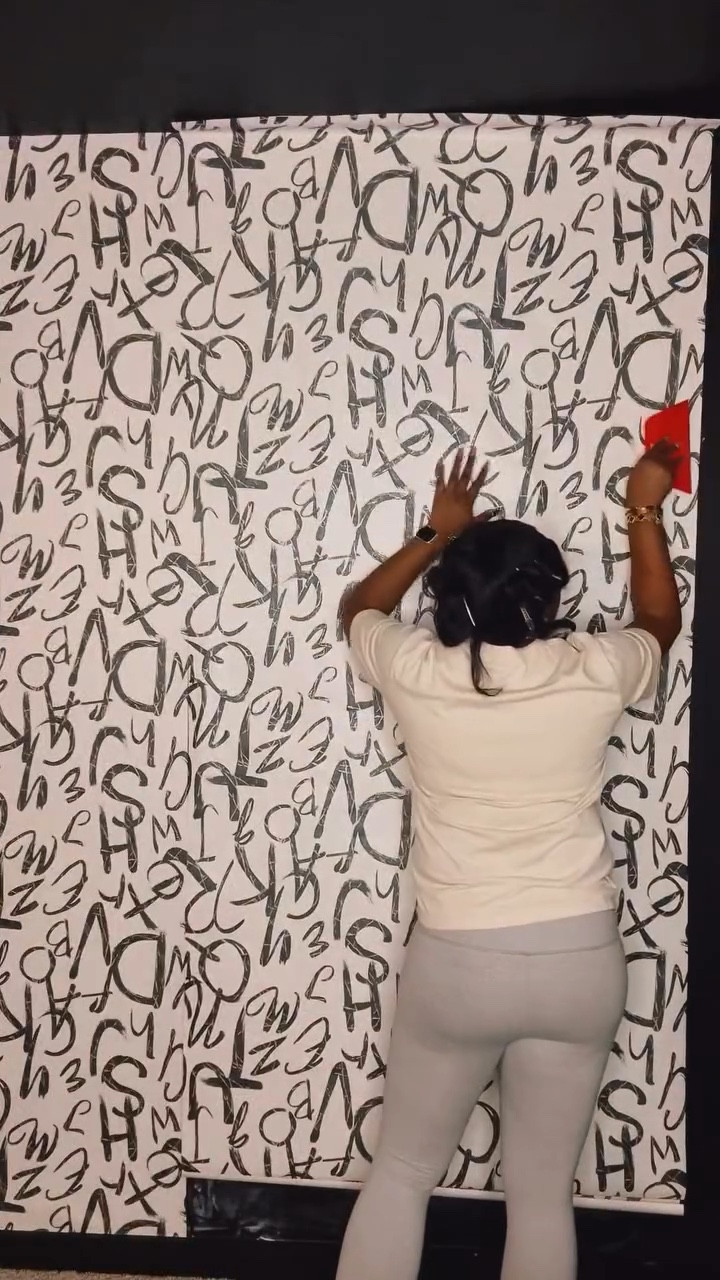 Installed some expensive wallpaper over the weekend 🖤🤍🖤🤍