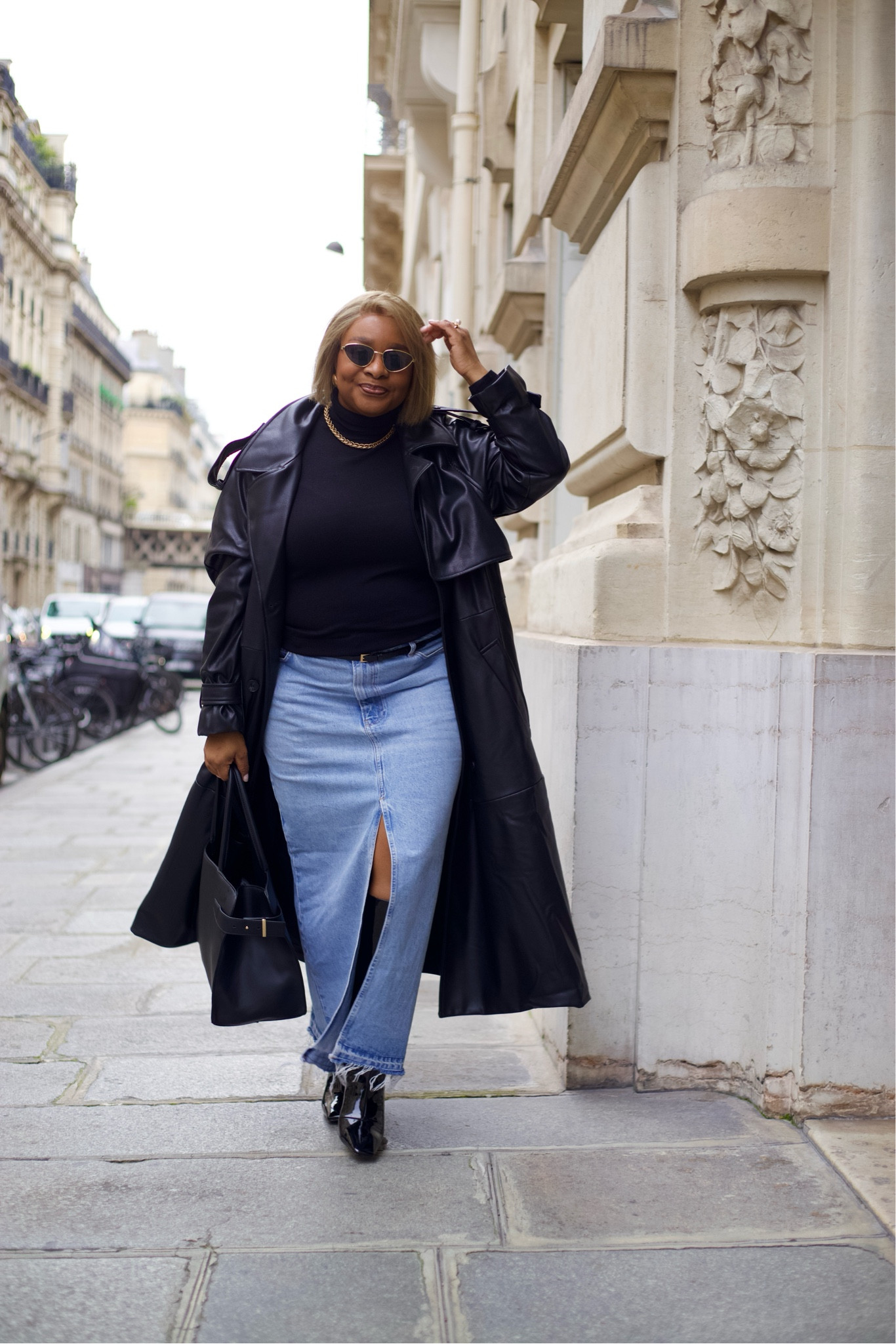 Winter Chic Outfit !

Bottes noires, Jupe longue en jean, Col roulé noir, Oversize Trench Coat, Maxi Denim Skirt , Black Turtleneck 


#LTKstyletip #LTKwinter #LTKCyberWeek