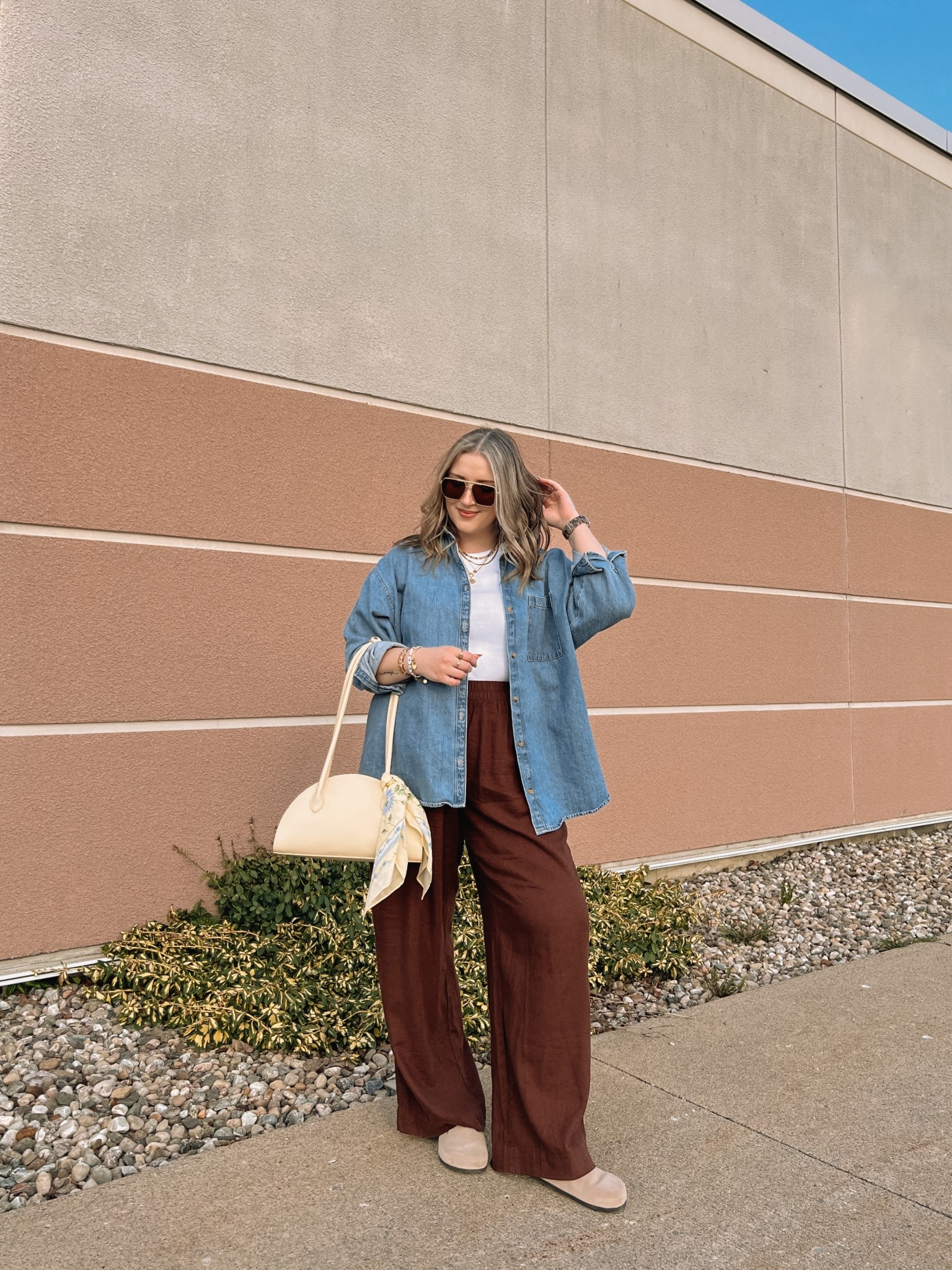 Easy spring outfit!! Wearing my usual size L in the denim shirt and basic tank, and L tall in the brown linen pants. Butter yellow bag is affordable and so fun for spring! Canadian Old Navy links under “similar products”


#LTKmidsize #LTKsale #LTKsummer