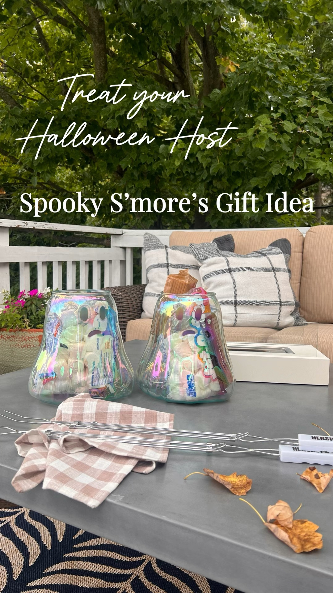 Heading to a Halloween party? 🎃 👻 Don’t show up empty-handed! These adorable ghost buckets filled with s’mores to-go make the perfect hostess gift and are guaranteed to be a hit. Sweet, spooky, and so easy to make!
