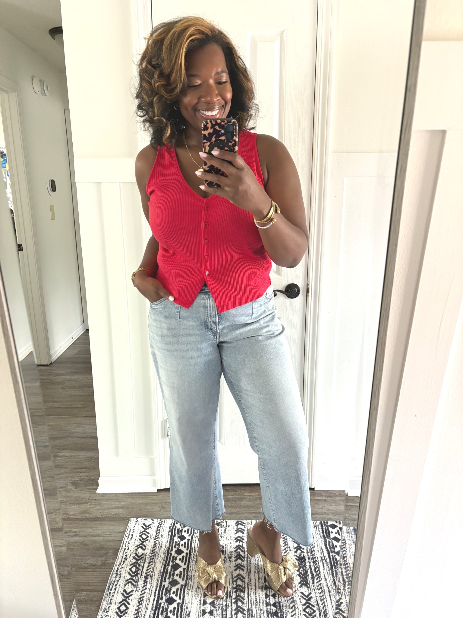 Summer cropped jeans and vest outfit idea

#LTKMidsize #LTKStyleTip #LTKFindsUnder50