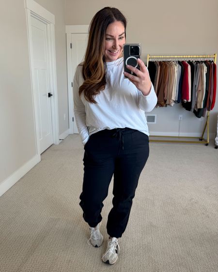 Comfy Winter Outfit with fleece lined joggers 

Fit tips: long sleeve tts, L // sweats tts, L 

Comfy winter outfit  cozy outfit  wide-leg sweats  amazon sweats  winter fashion 

#LTKover40 #LTKSeasonal #LTKmidsize
