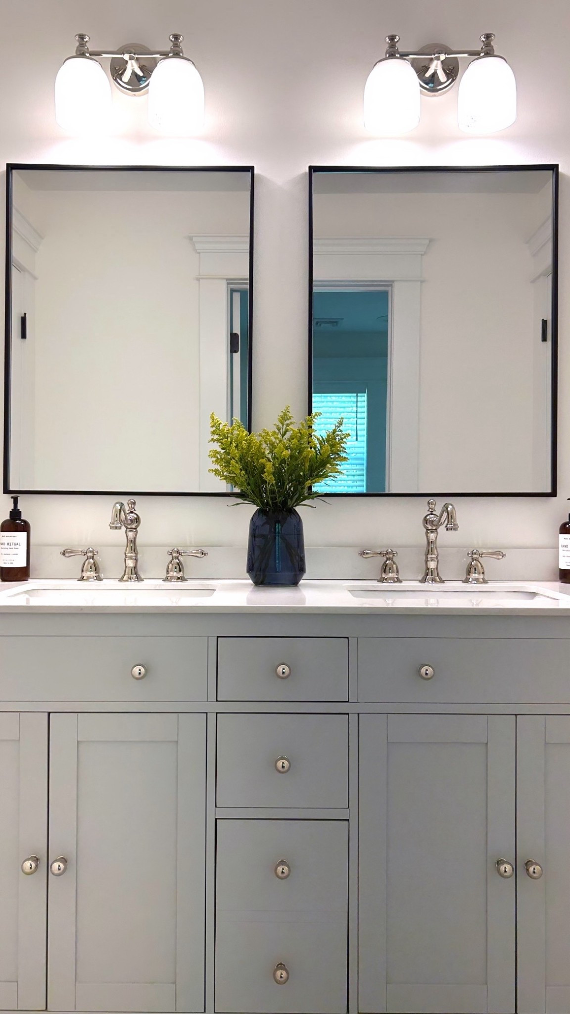 Budget-friendly guest bathroom details 💛
