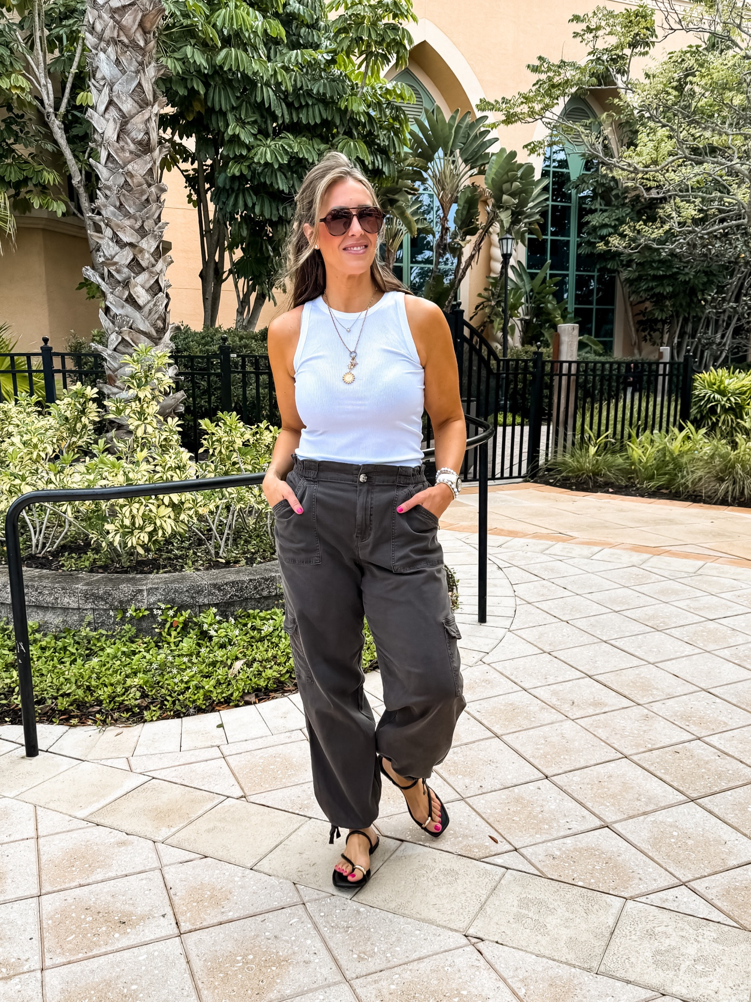 Fave tank ever! 
Size large top 
Sz 10/L cargo bottoms 


#LTKover40 #LTKfindsunder50 #LTKmidsize