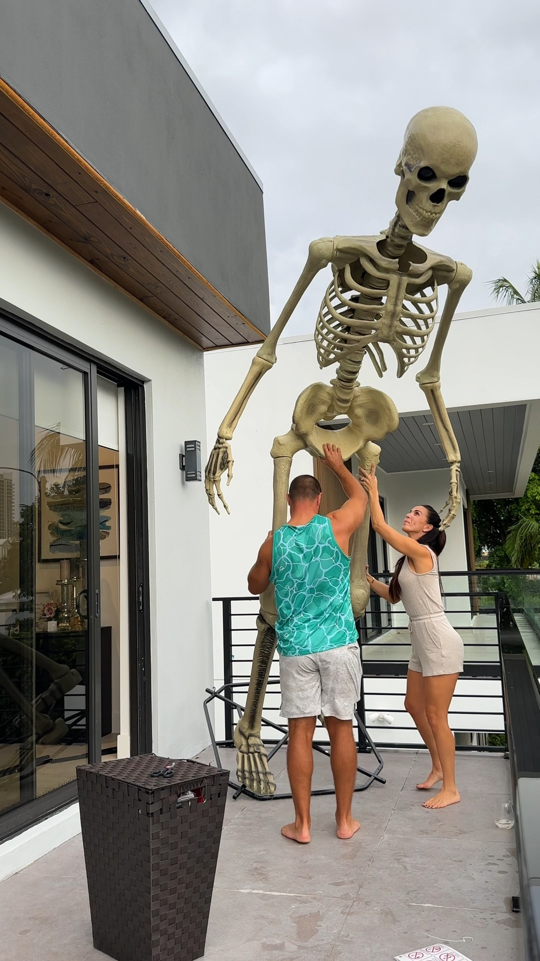 12ft skeleton is a must 🤷🏻‍♀️

#LTKSeasonal #LTKHalloween #LTKhome