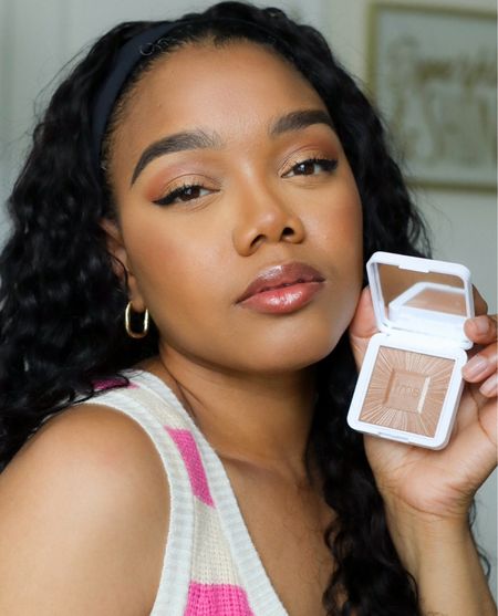 Glowing all summer with the RMS Beauty ReDimension Hydra Bronzer! Definitely a must have for that natural glow! ☀️

Really love the consistency of this bronzer and love that it isn’t super chalky, it’s actually provides a creamy and 3D finish! 😍

#LTKbeauty #LTKfindsunder50
