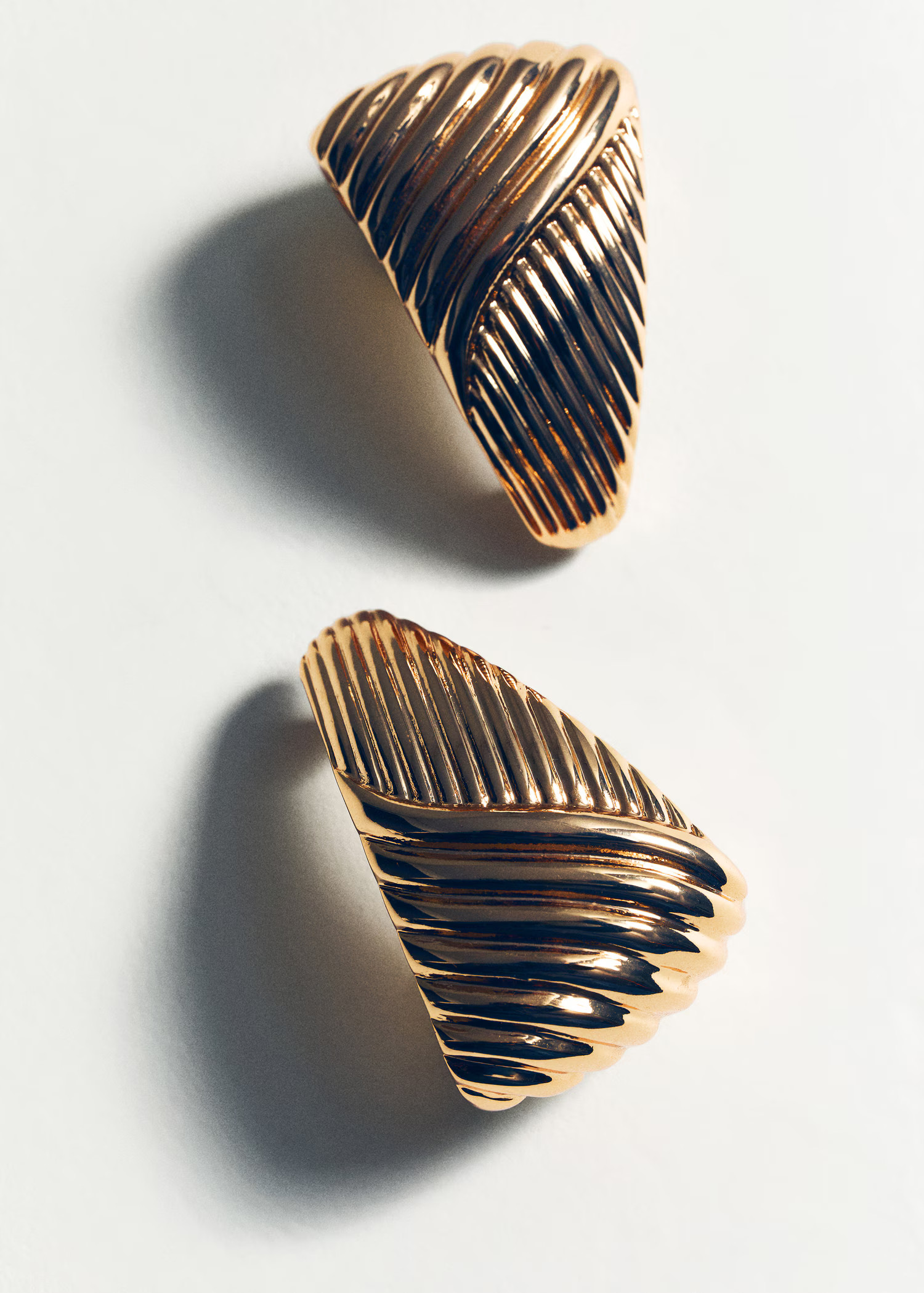 Embossed triangular earrings - Women | MANGO United Kingdom | MANGO (UK)