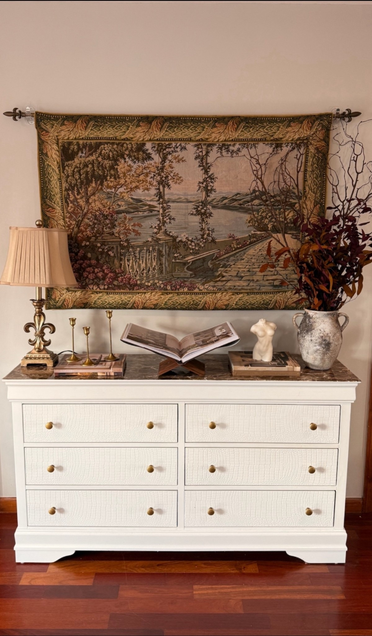 #InteriorDesign #BuffetMakeover #ModernVintage #VintageModernHome #HomeDecorInspo #ThriftedHome #SecondhandStyle #CollectedHome #MaisonGerlani #HomeTransformation #BeforeAndAfterHome #DesignDetails #JakeArnoldInspired #AestheticHomeDecor #ThriftedFinds #VintageDecor #EclecticHome #OrganicModern #HomeStyling #InteriorDesignLover