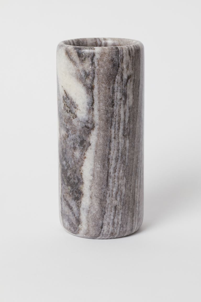 Zylindrische Vase aus Marmor. Durchmesser 8,5 cm, Höhe 20 cm. Marmor ist ein Naturmaterial. Farb... | H&M (DE, AT, CH, NL, FI)