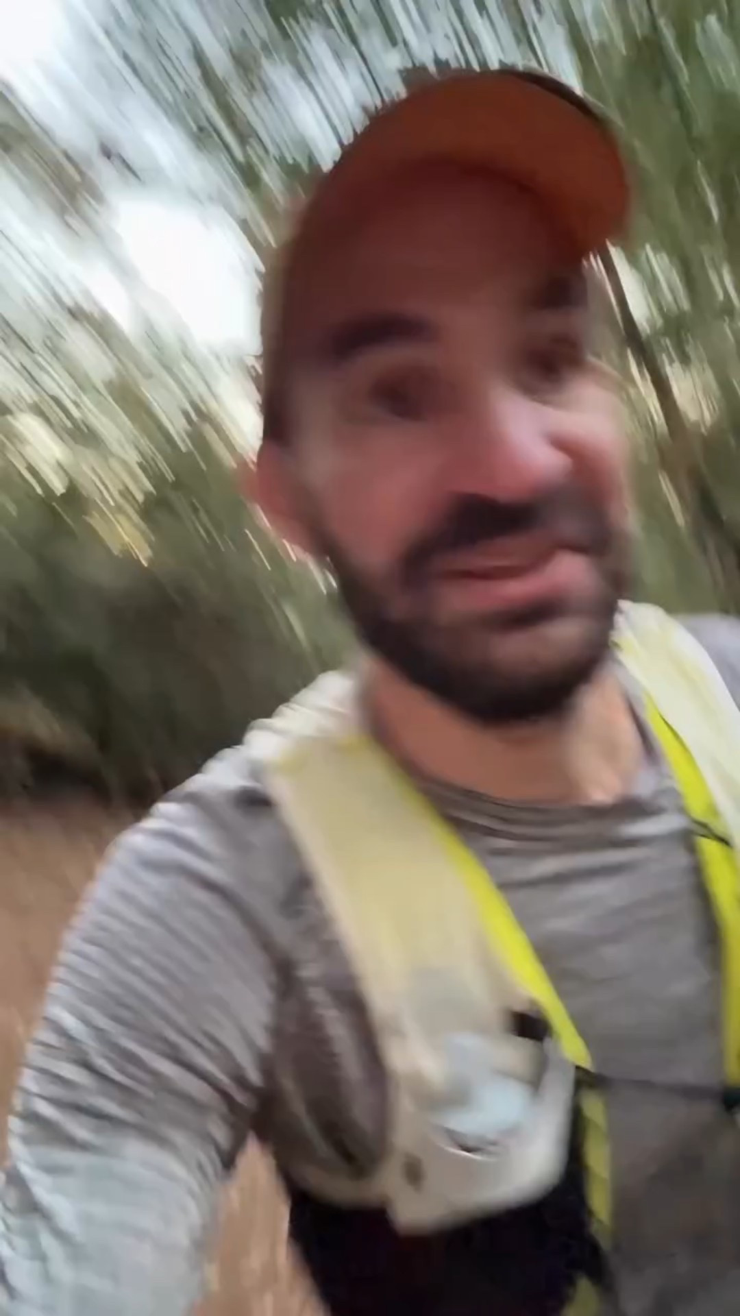 Daylight Savings Time hasn’t even ended yet, but sunset’s already coming wayyy too early! Pretty soon we’ll be breaking out the headlamps in order to get in runs/walks after work 😭😭

Stay salty out there this fall! @saltstick 

#daylightsavingstime #thruhike #trailrun #motivation #musicbyikson