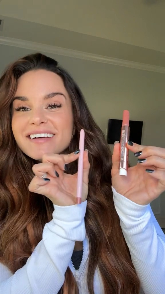 💋✨ Want plump, juicy lips in just one swipe? The Tarte Maracuja Juicy Lip Icons Plump & Liner Duo gives you the perfect combo of hydration and definition! Say goodbye to dry lips and hello to a luscious, glossy pout. 💧💄

💡 Tip: Use the liner to shape and define, then fill in with the juicy balm for a plumping effect! Ready to get that full, hydrated look? 🛍️ Grab it now!

#TayBeckerBeauty #TaylorBecker #TaylorBeckerBeauty #PlumpLips #GlossyLips #LipCare

#LTKSaleAlert #LTKHalloween #LTKBeauty