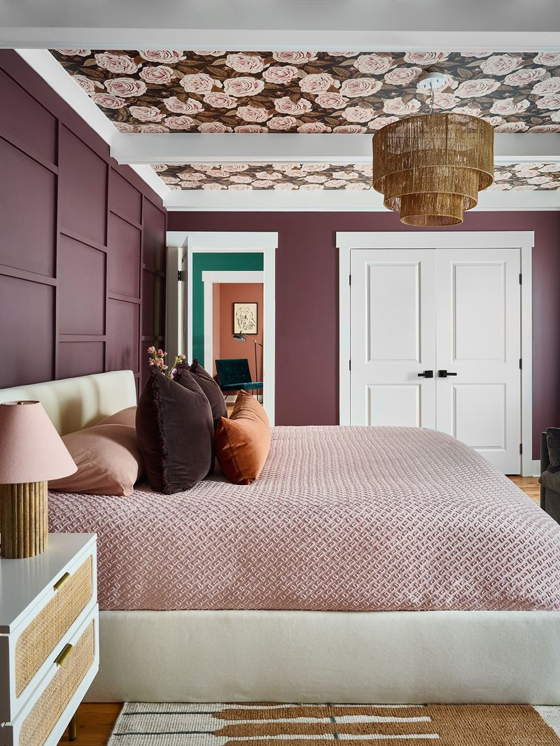 Moody, romantic, and layered—this bedroom proves the fifth wall deserves just as much attention ✨

A floral wallpaper ceiling paired with rich mauve walls creates a cozy, elevated retreat that feels both bold and calming. We love how the warm neutrals, tailored bedding, and sculptural lighting balance the drama beautifully.

If you’ve been thinking about color drenching or statement ceilings… this is your sign 💭

#LTKHome #BedroomInspo #MoodyInteriors #WallpaperCeiling #InteriorDesignIdeas #ColorDrenching 

 #LTKHome