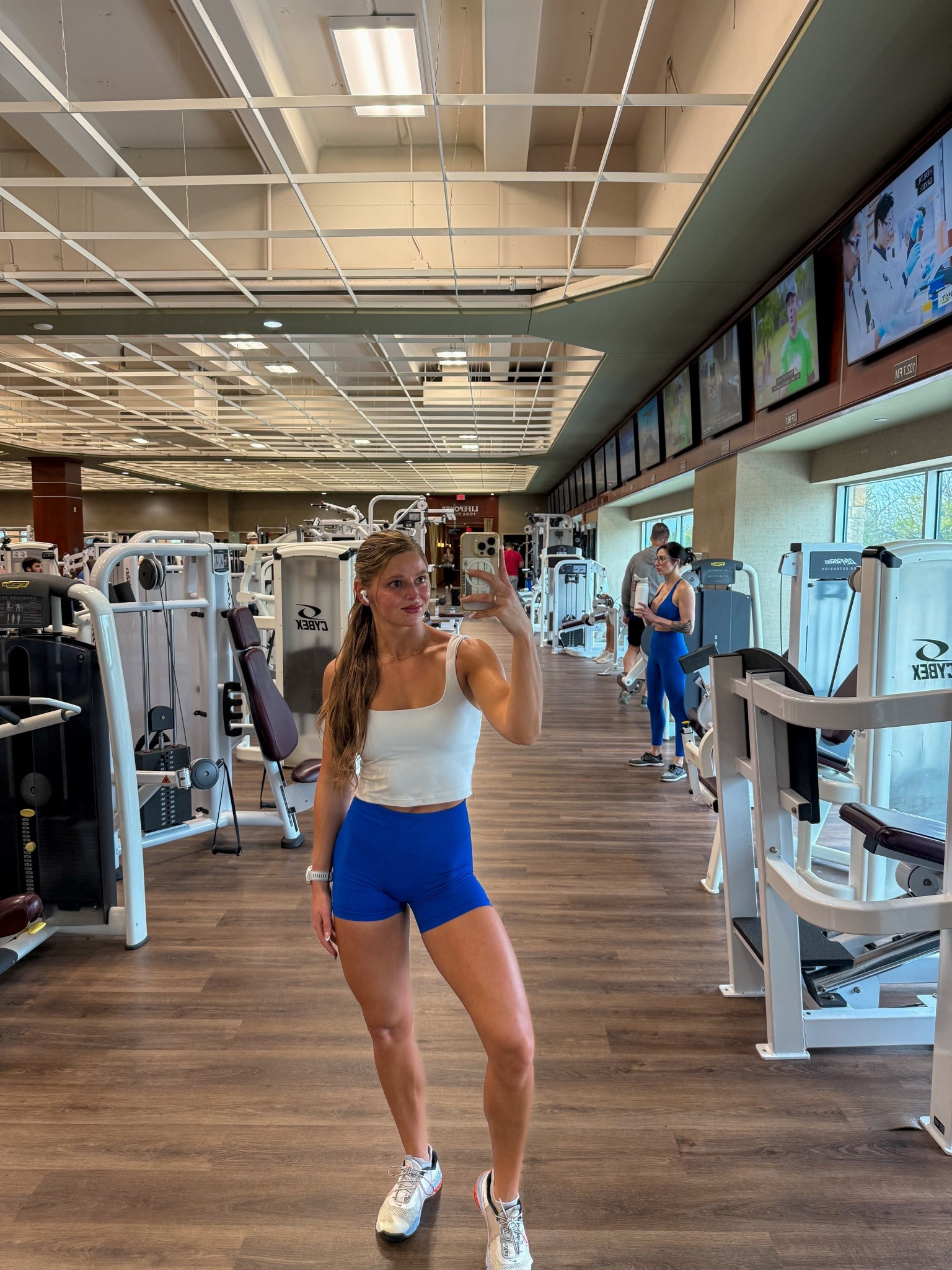 Gym outfit & fall lip color 

#LTKSeasonal #LTKFindsUnder100 #LTKBeauty