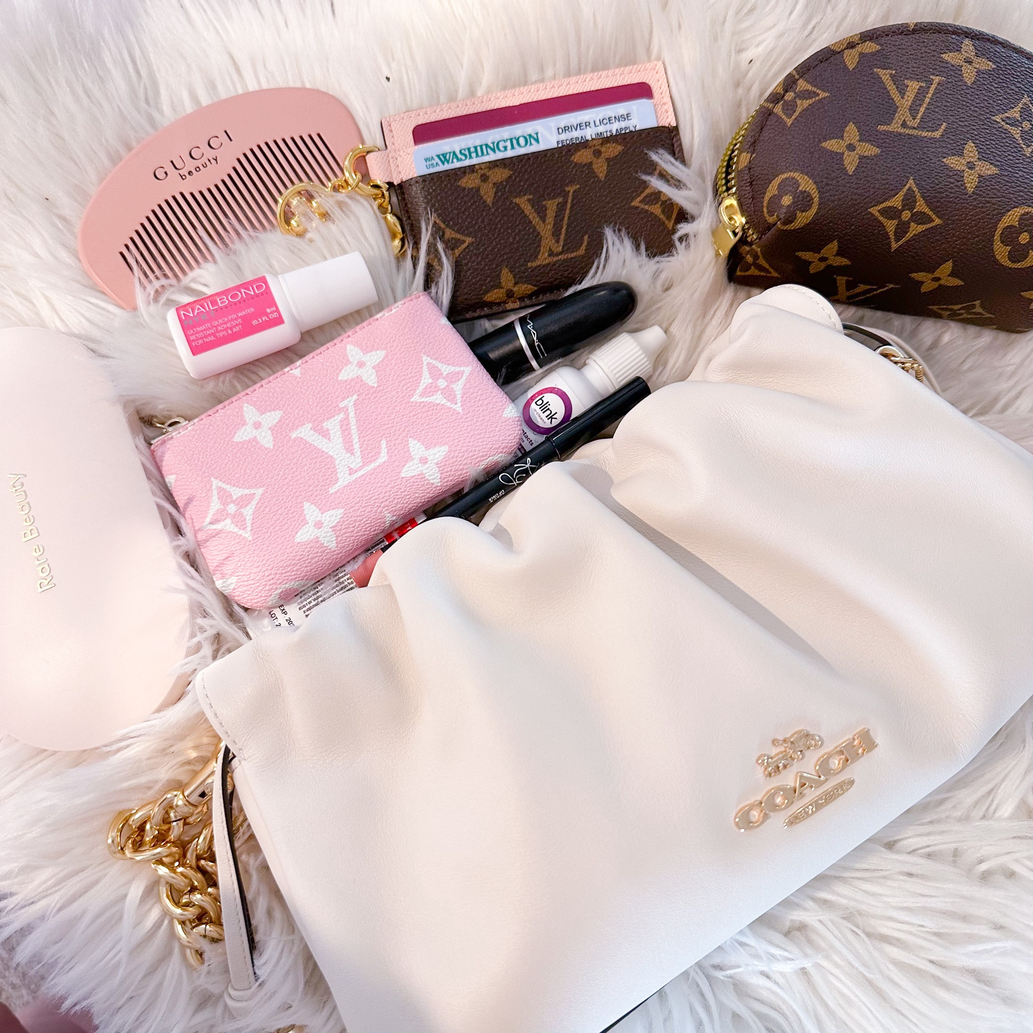 This new Coach bag is stunnnnning ✨🫶🏻 

#LTKBeauty #LTKItBag #LTKNYFW