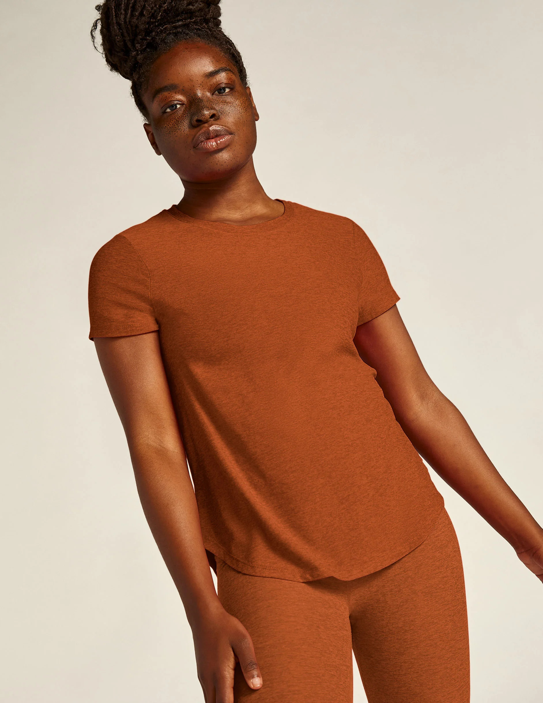 Featherweight On The Down Low Tee | Beyond Yoga | Beyond Yoga