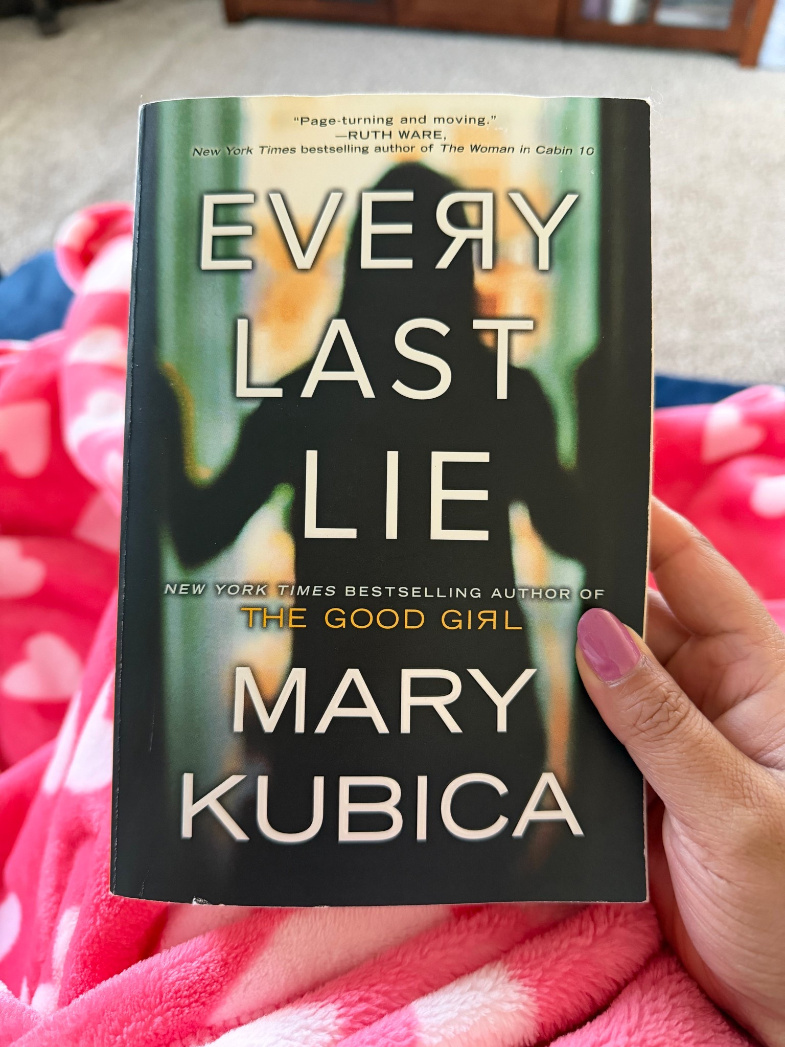 Weekend vibes, cozying it up with a book 📚 

#LTKHome #LTKdayinmylife