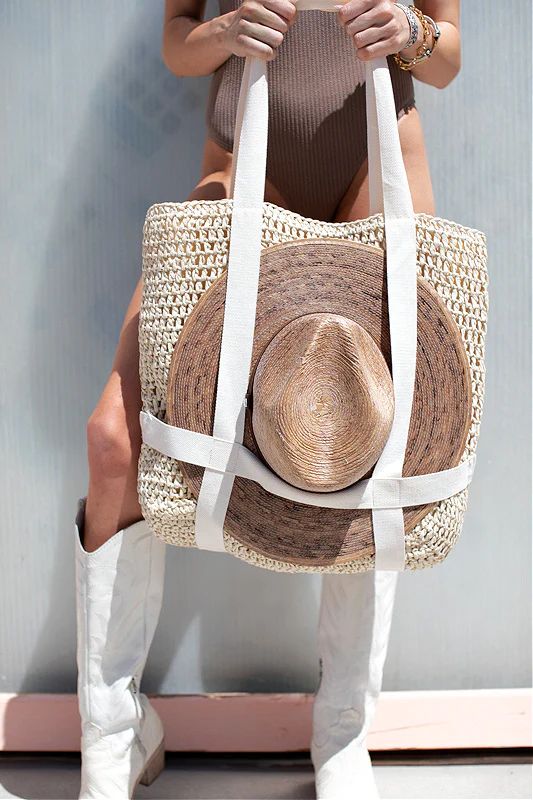 IN STOCK!! Hat Carrying Beach Bag in Light Straw | Glitzy Bella