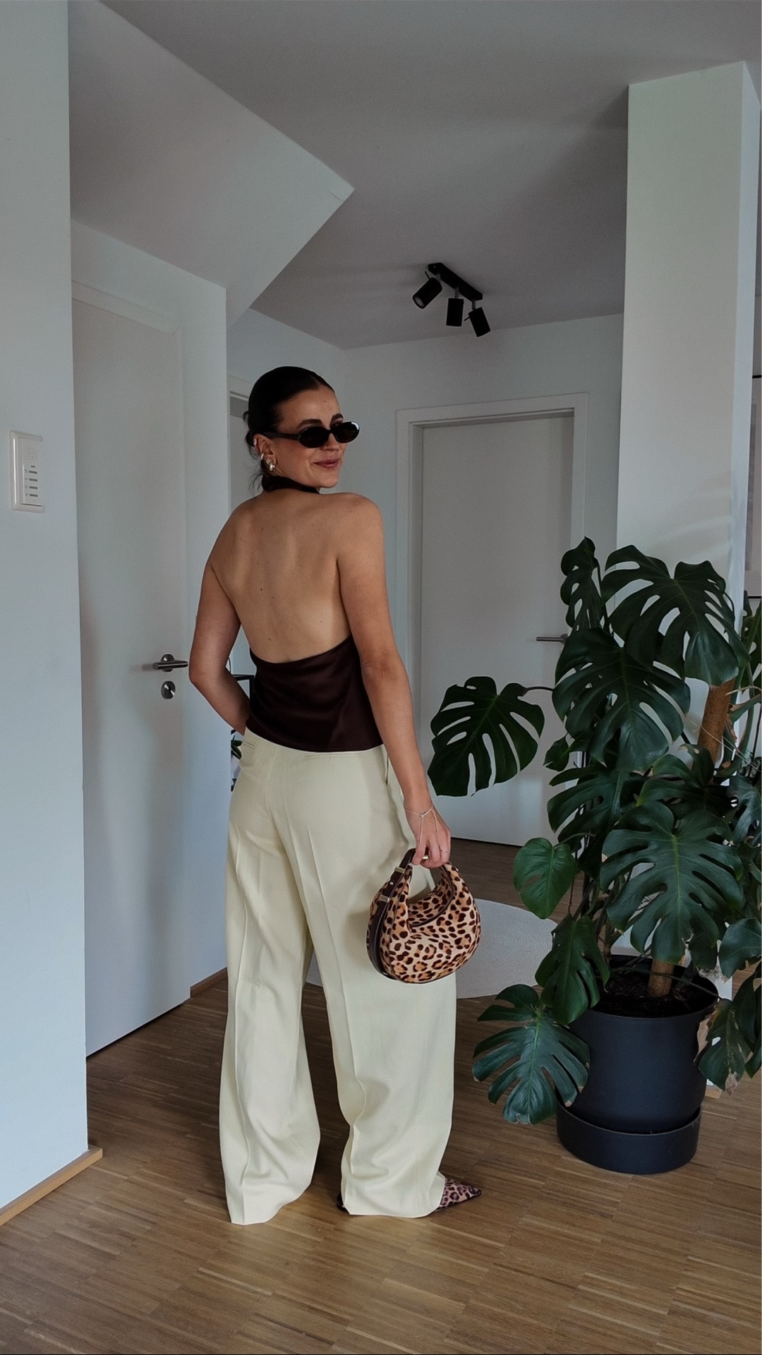 ein paar Looks für den August - er wird voll mit Mustern wie Streifen oder Leo, braun und buttergelb und Stoffen wie Satin ✨