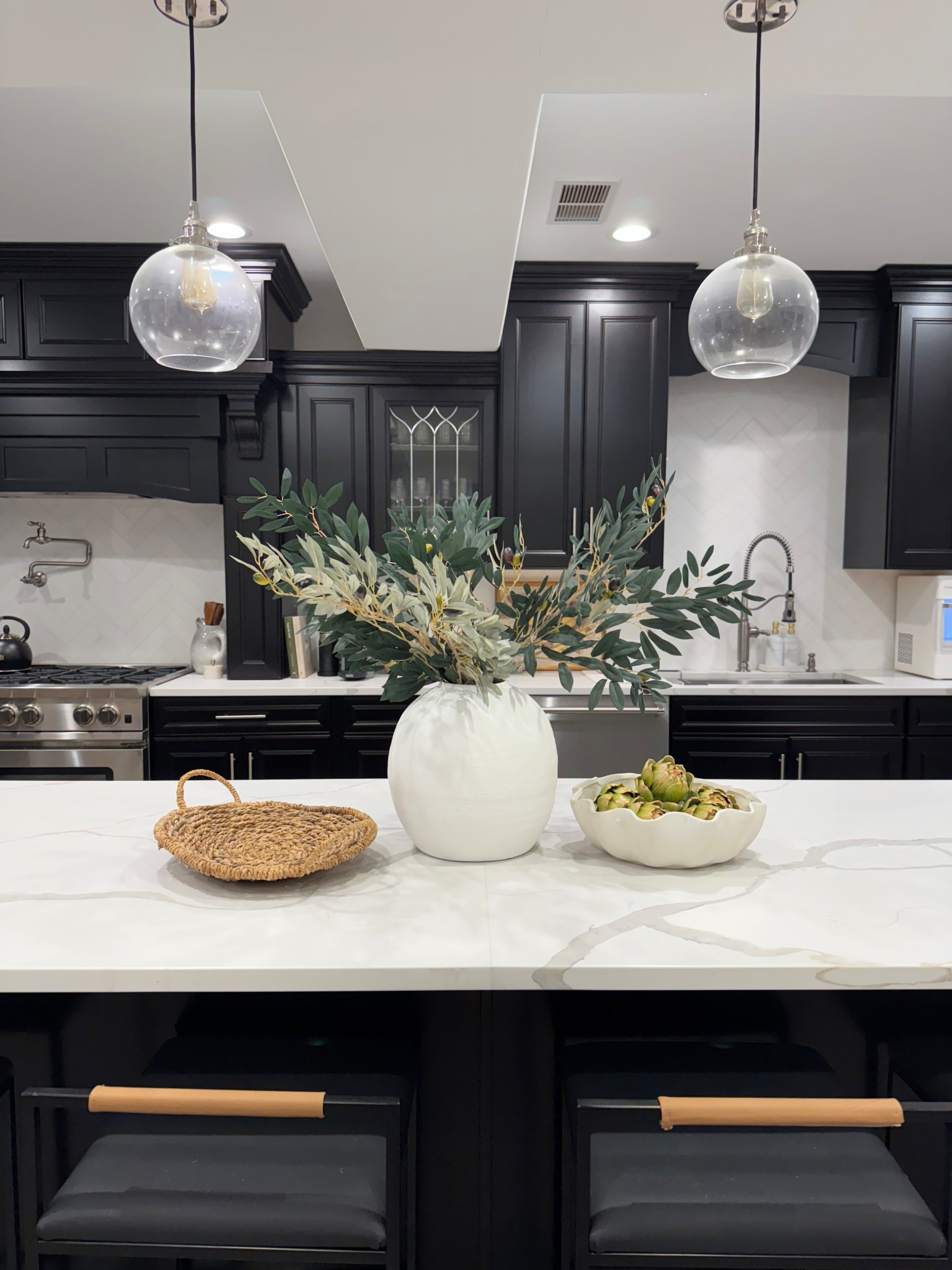 Kitchen island styling idea! Always go for bigger pieces to create a statement and elegant design, like a large vase and sculptural bowl. 

#kitchenisland #stylingidea #homedecor #kitchen #island #vase #decorativebowl #neutralhome #modernhome 

#LTKSaleAlert #LTKSeasonal #LTKHome