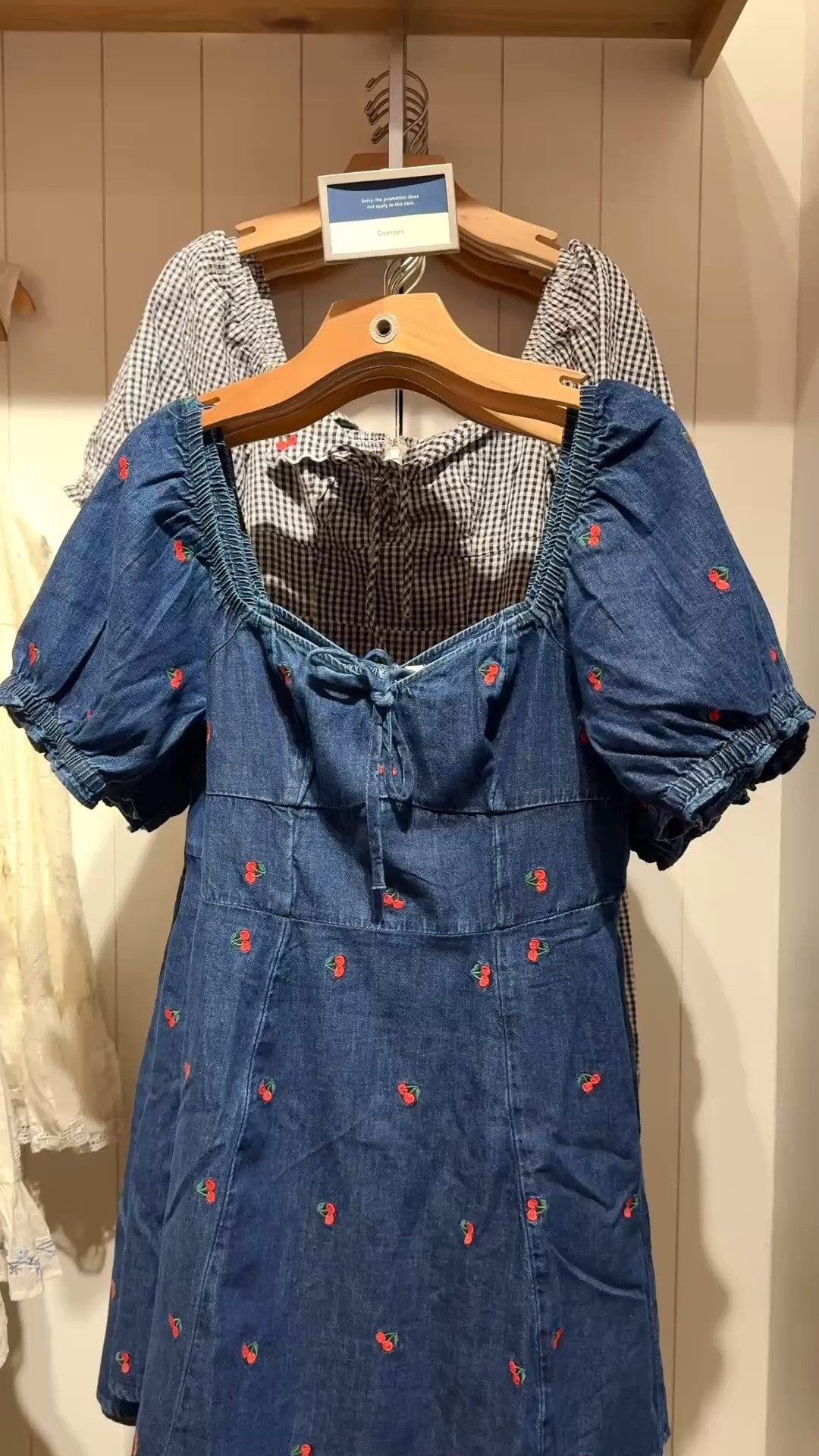 Rodeo Outfit 🤠✨
Scroll for more cute outfits! 🌹

#texasoutfit #cowgirl #rodeodate #cowboy
