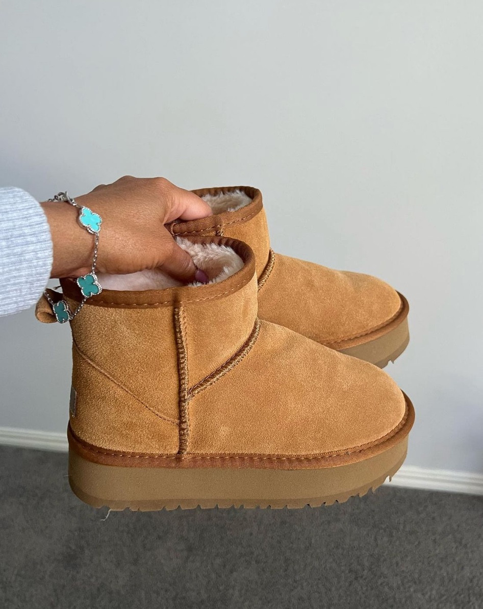 Uggs on DH gate #dhgate #dhgatefinds #luxuryforless

#LTKHoliday #LTKSeasonal #LTKGiftGuide