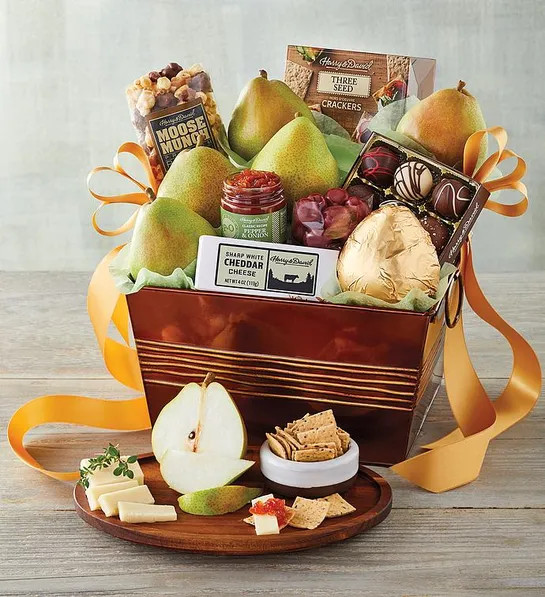 Classic Favorites Gift Basket | Harry & David