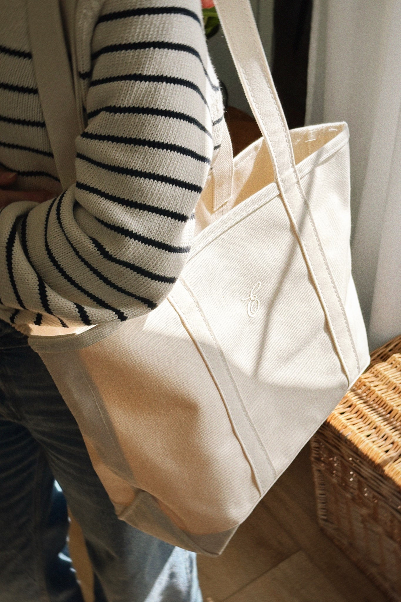 The ll bean boat and tote ✨
Makes a great gift idea with the embroidered initial. Perfect gift for bridesmaids, Mother’s Day, etc. This one is the medium size with long handles. 

#LTKTravel #LTKFindsUnder50