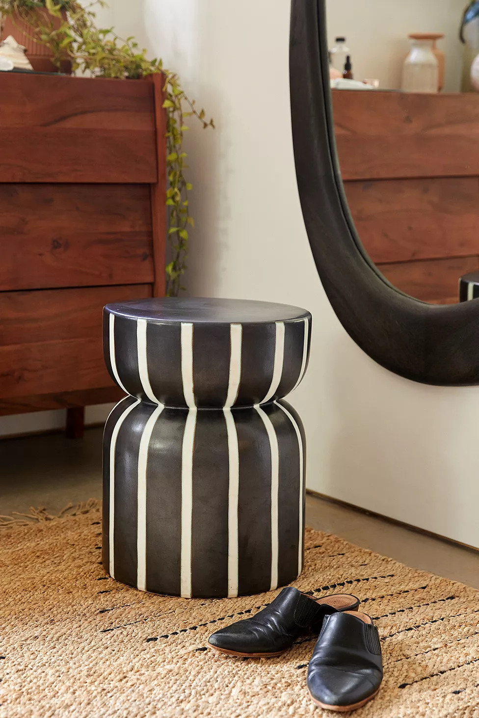 Batna Ceramic Side Table | Urban Outfitters (EU)
