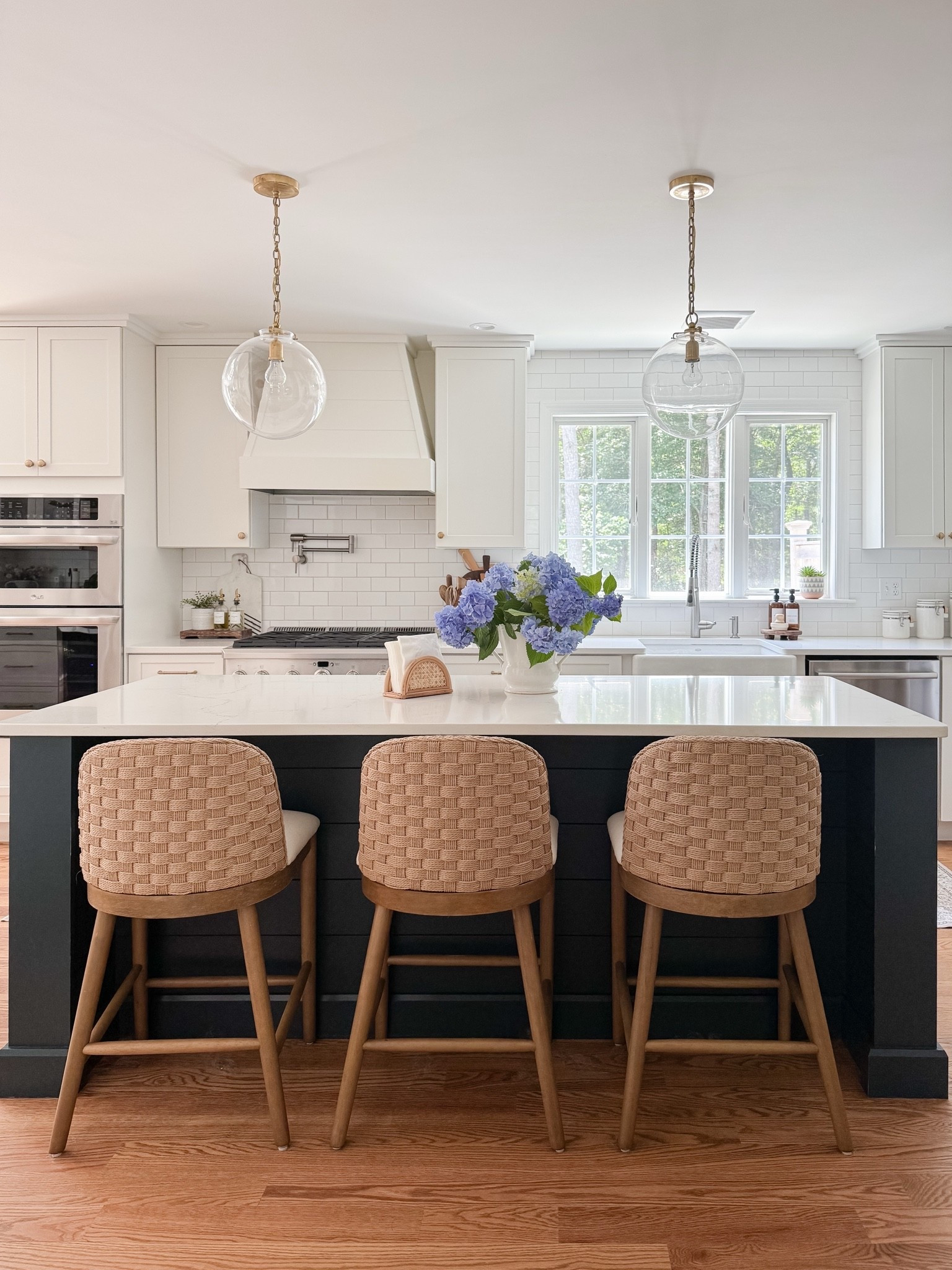 Trending Coastal Kitchen

affordable home decor  affordable home finds  coastal kitchen  coastal kitchen finds  sherricalnanhome

#LTKHome