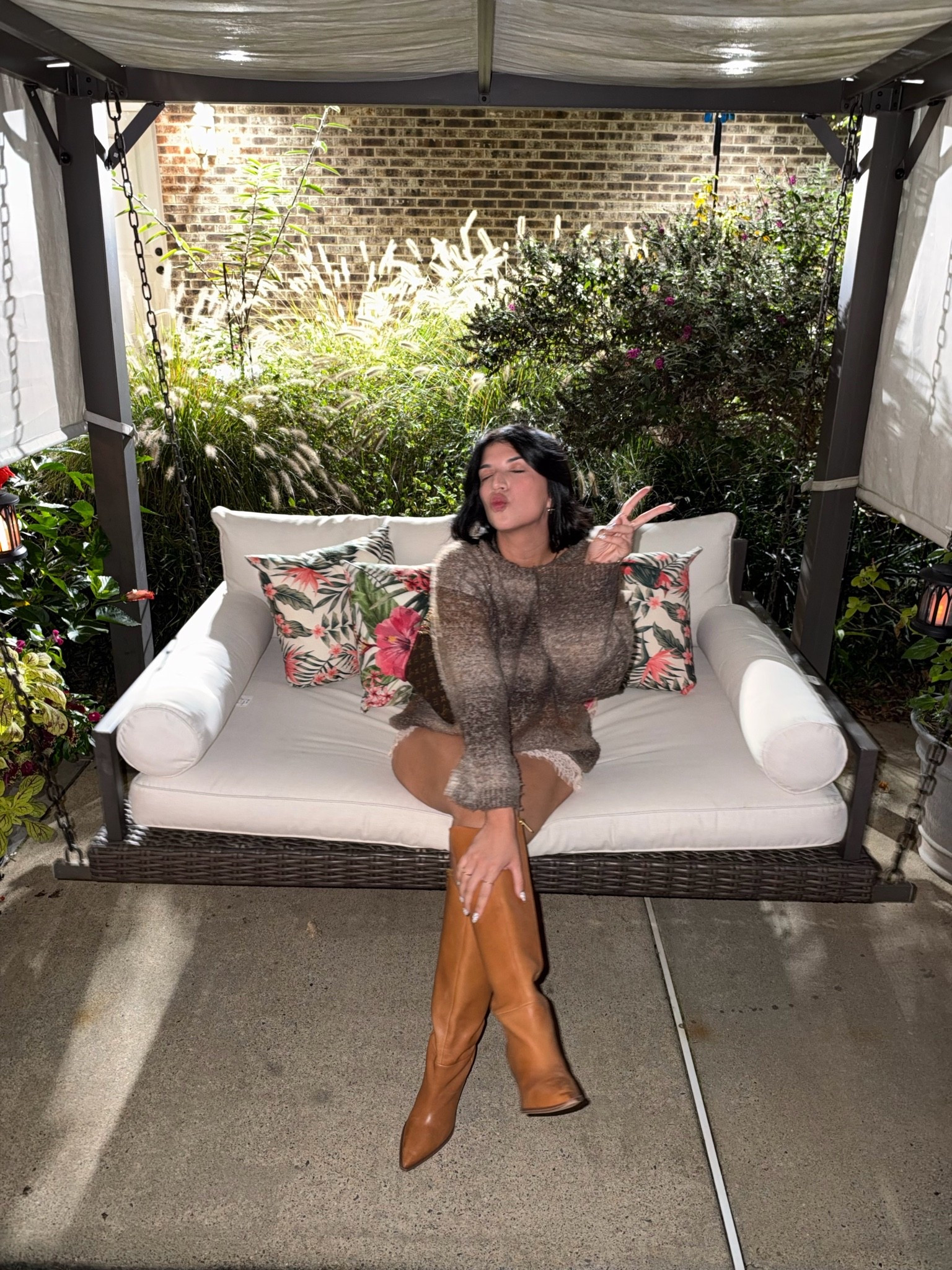 Lace shorts + an oversized sweater + tall boots = the cutest fall combo 🤎🍂