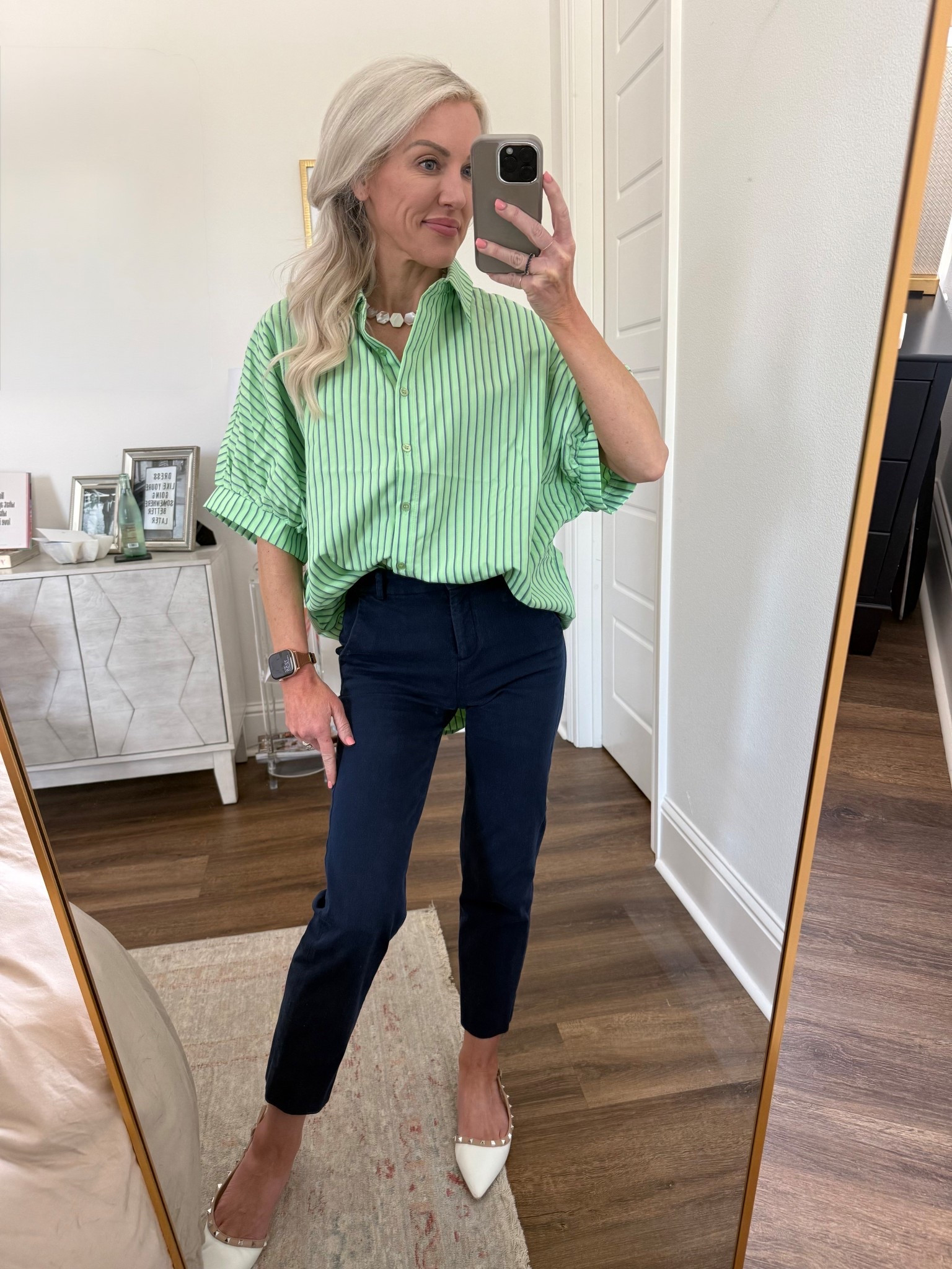 Loving this new Ultramarine top from Lucy Rose Boutique. Great for work!

Pants from @jcrew — cannot go wrong with the Kallie straight leg for work 

https://shoplucyrose.com/
#worklife #workfit #bernessshoes #shoplucyrose #jcrewfactory


#LTKootd