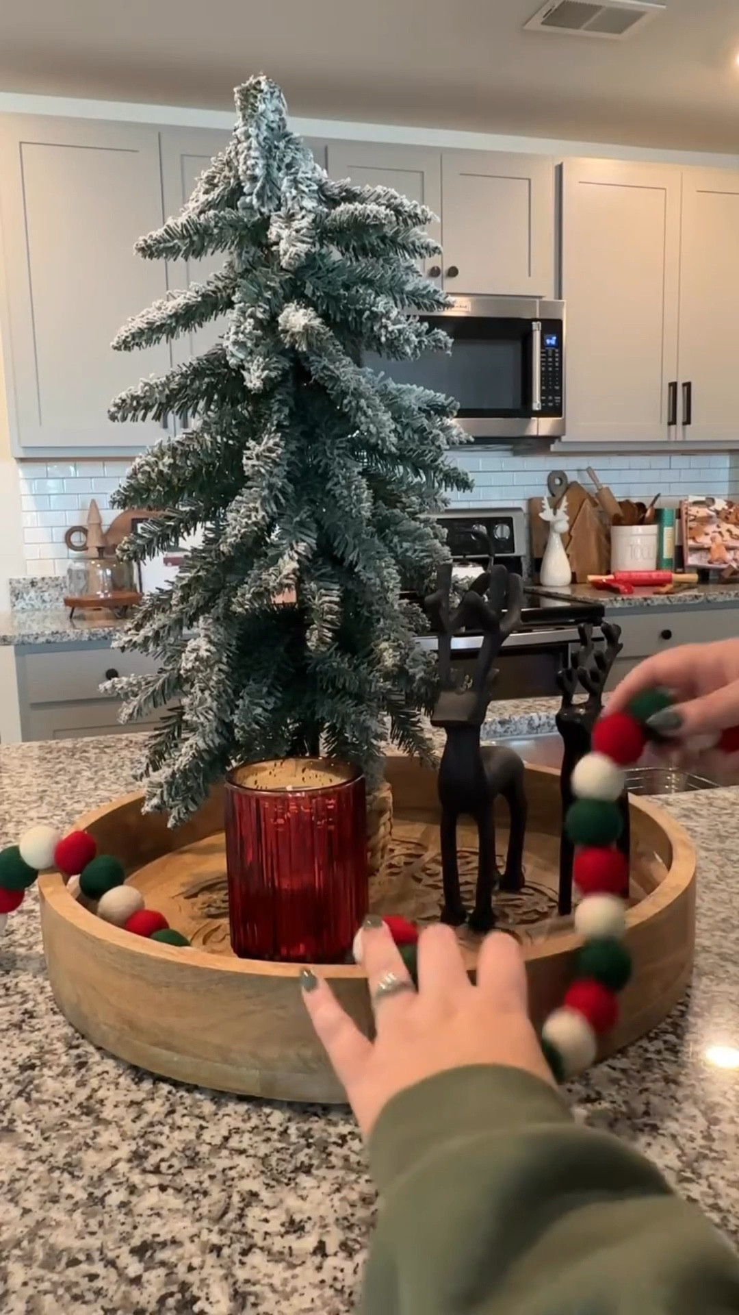 Kitchen island christmas decor🎄

All you need to decorate your kitchen island this holiday season is:
~ a tray basket or pedestal riser
~ faux tree or large vase
~ favorite christmas decor piece (I am obsessed with these reindeers I found at @tjmaxx)
~ favorite holiday candle from @target 
.


#LTKHome #LTKSeasonal #LTKHoliday