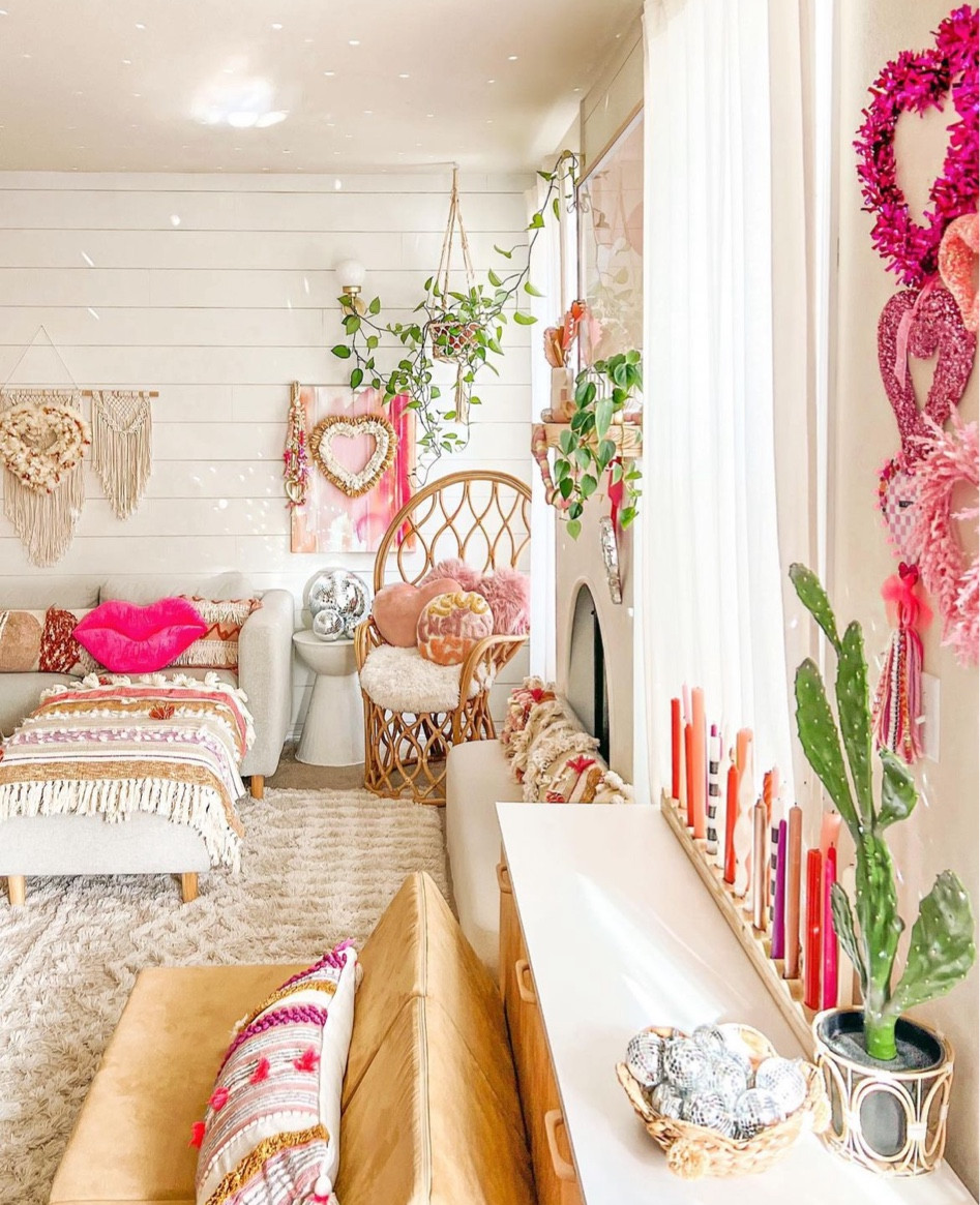 Valentine’s Day living room!💕

#LTKSeasonal #LTKhome