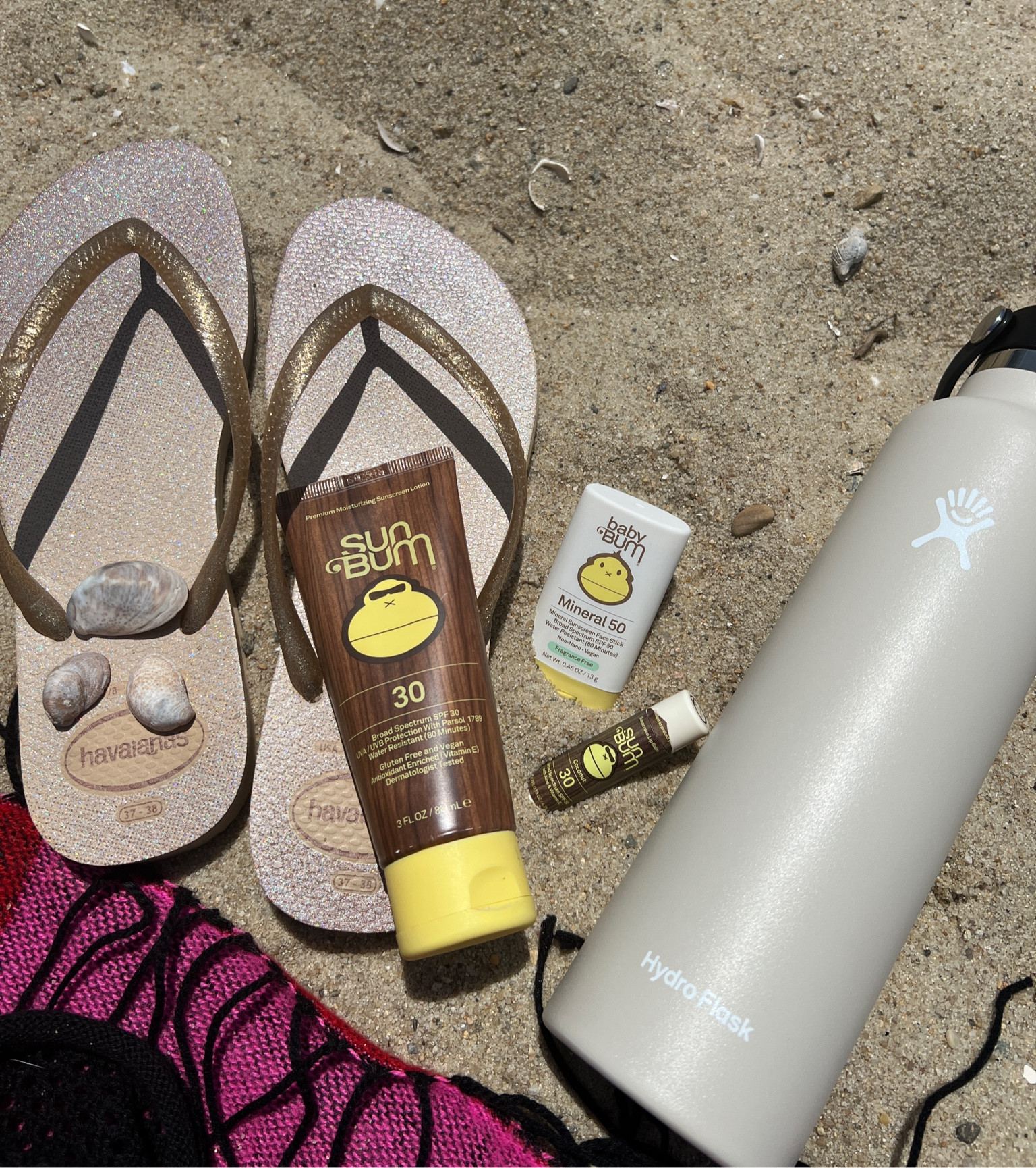 End of summer essentials. These items are staples in my beach bag! 

Sun Bum SPF 30 body lotion
Sun Bum SPF 30 lip balm 
Sum Bum SPF 50 mineral stick for face 
Haviana slim flip flops 🩴 
Hydroflask 24oz in ‘Oat’

