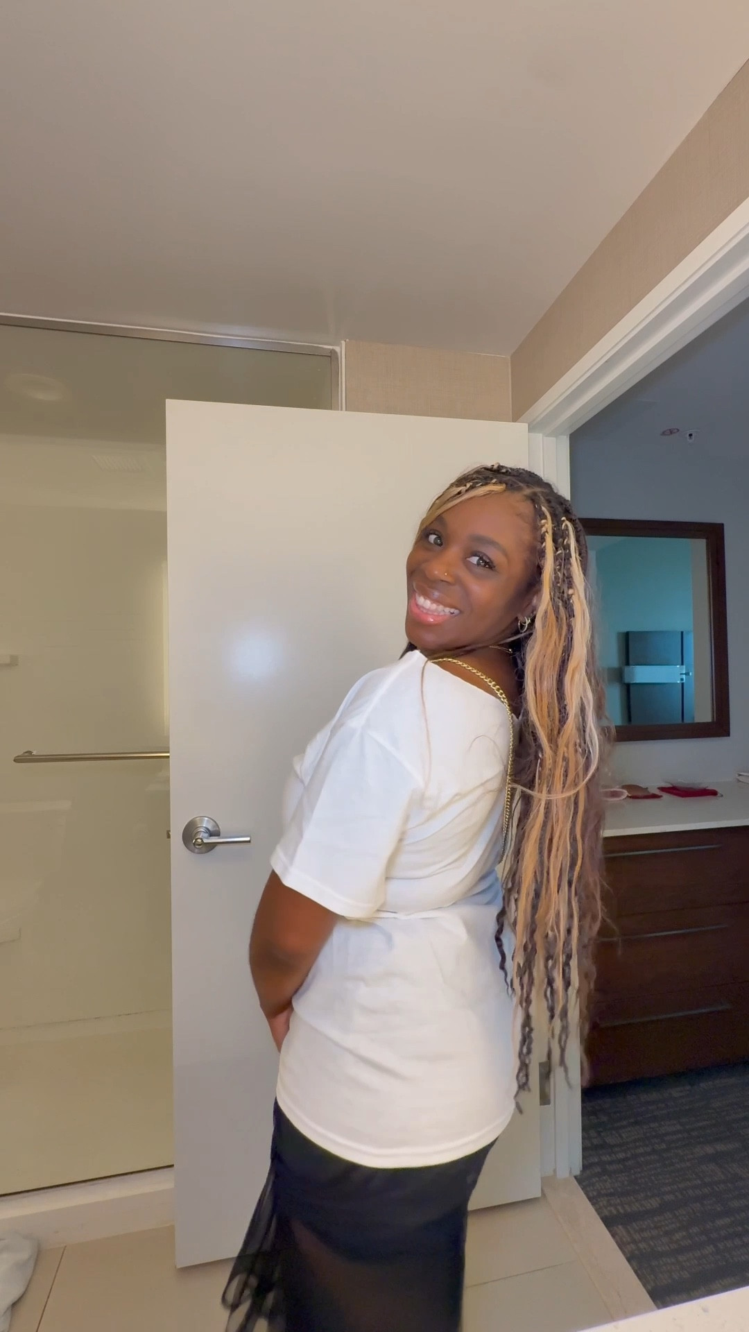 The star of the outfit was definitely this mesh skirt! 😉

#LTKBeauty #LTKFindsUnder50 #LTKStyleTip