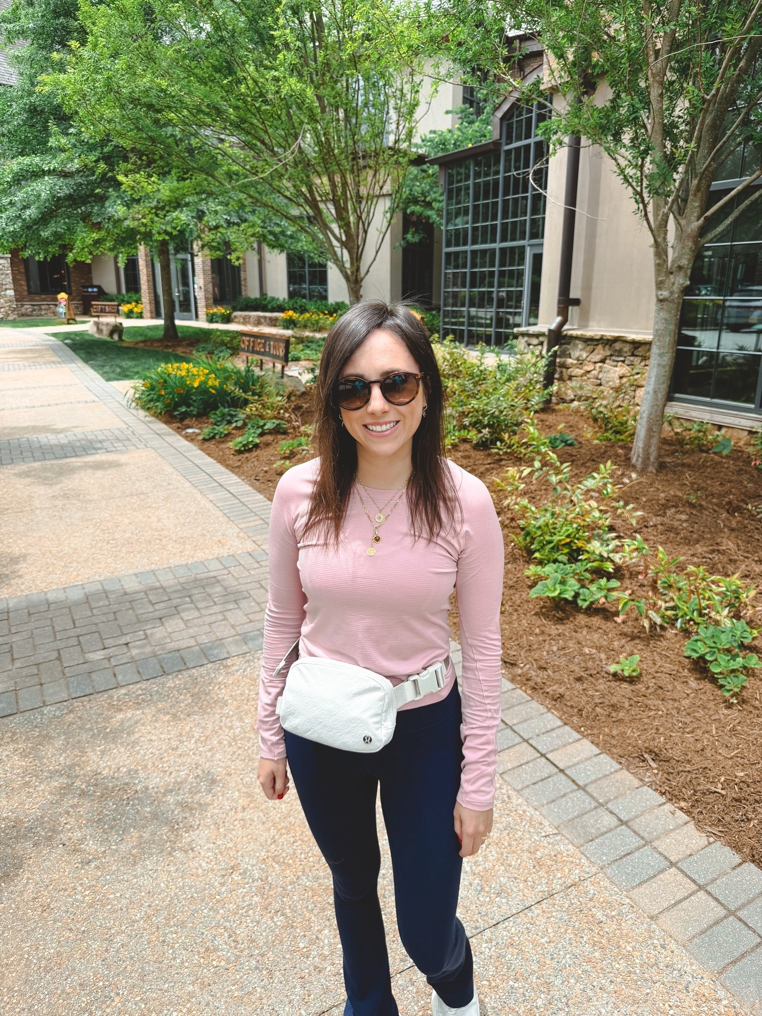 Lululemon swiftly in pink haze (6) with Align flares in navy (4)



#LTKFindsUnder100 #LTKStyleTip #LTKActive