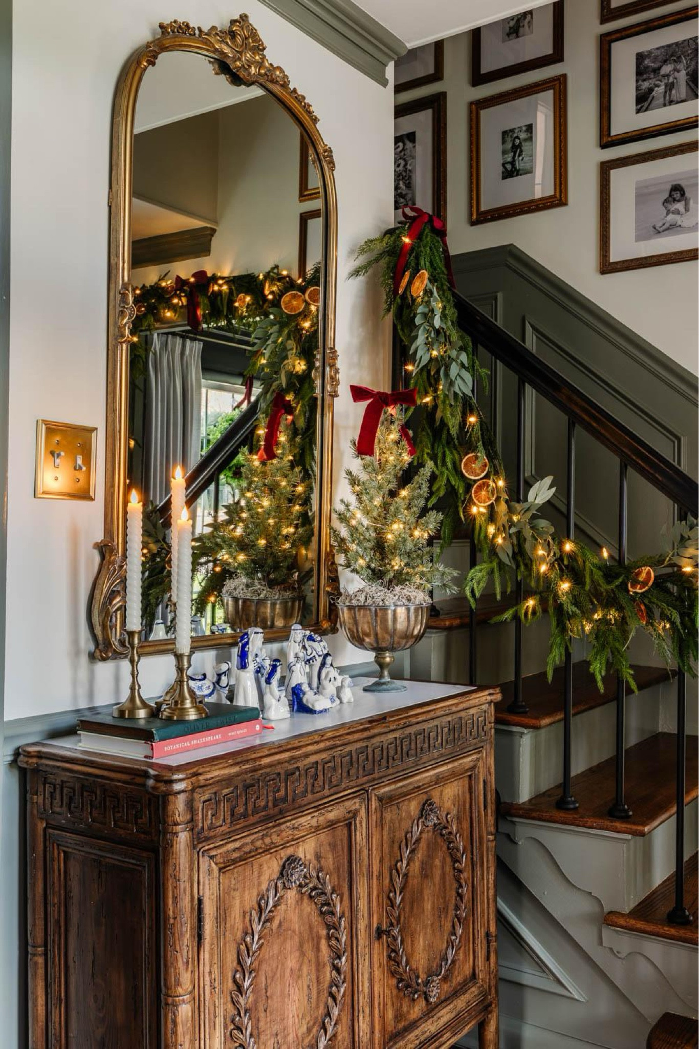 Amazon candles & nativity scene 🎄

Amazon finds, foyer, entryway 

#LTKHome #LTKHoliday