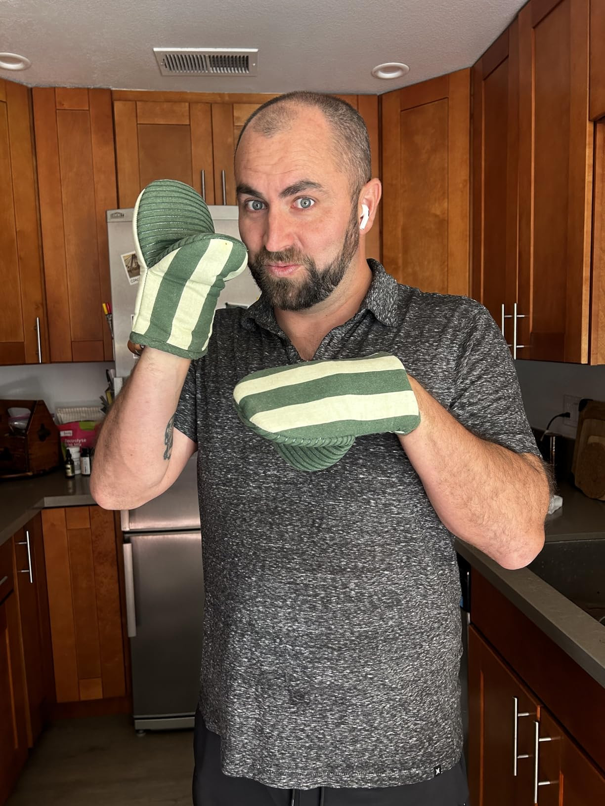 Folkulture Mini Oven Mitts Heat Resistant 5.75x9 | Set of 2 Short Oven Mitts with Hanging Loop, 1... | Amazon (US)