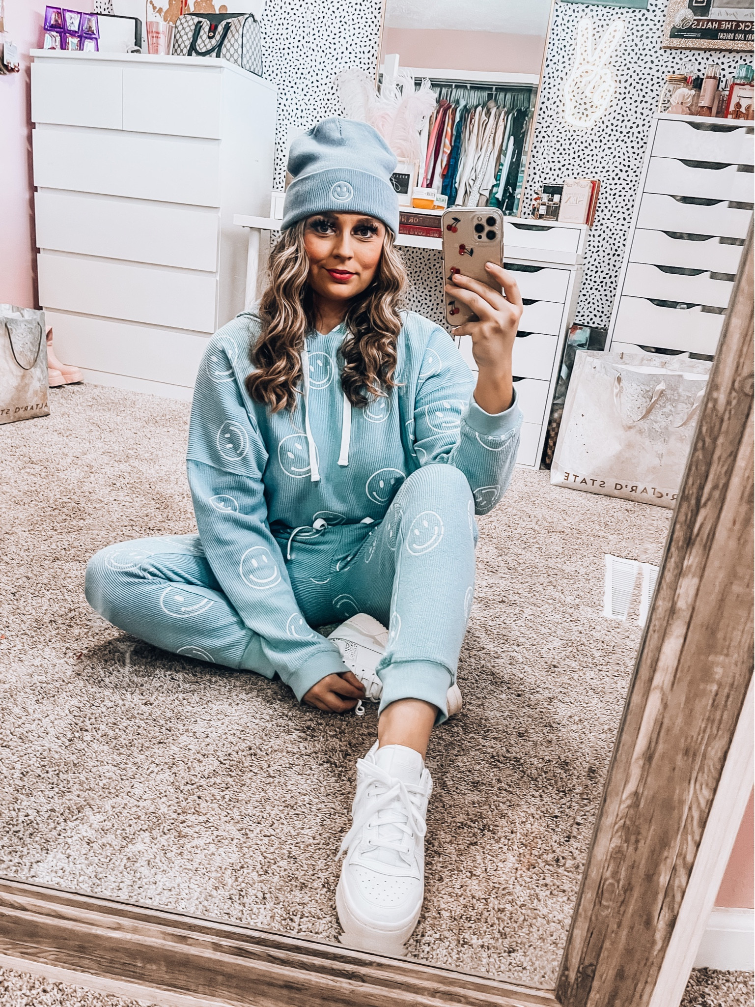 How cute is this set 🤍 lounge set or pjs 

Altard state 
Pjs 
Pajamas 
Smiley face sweater
Smile face beanie
Beanie 
Sweat set 
Smiley face sweater 
Smiley face pajamas 

#LTKshoecrush #LTKSeasonal #LTKHoliday
