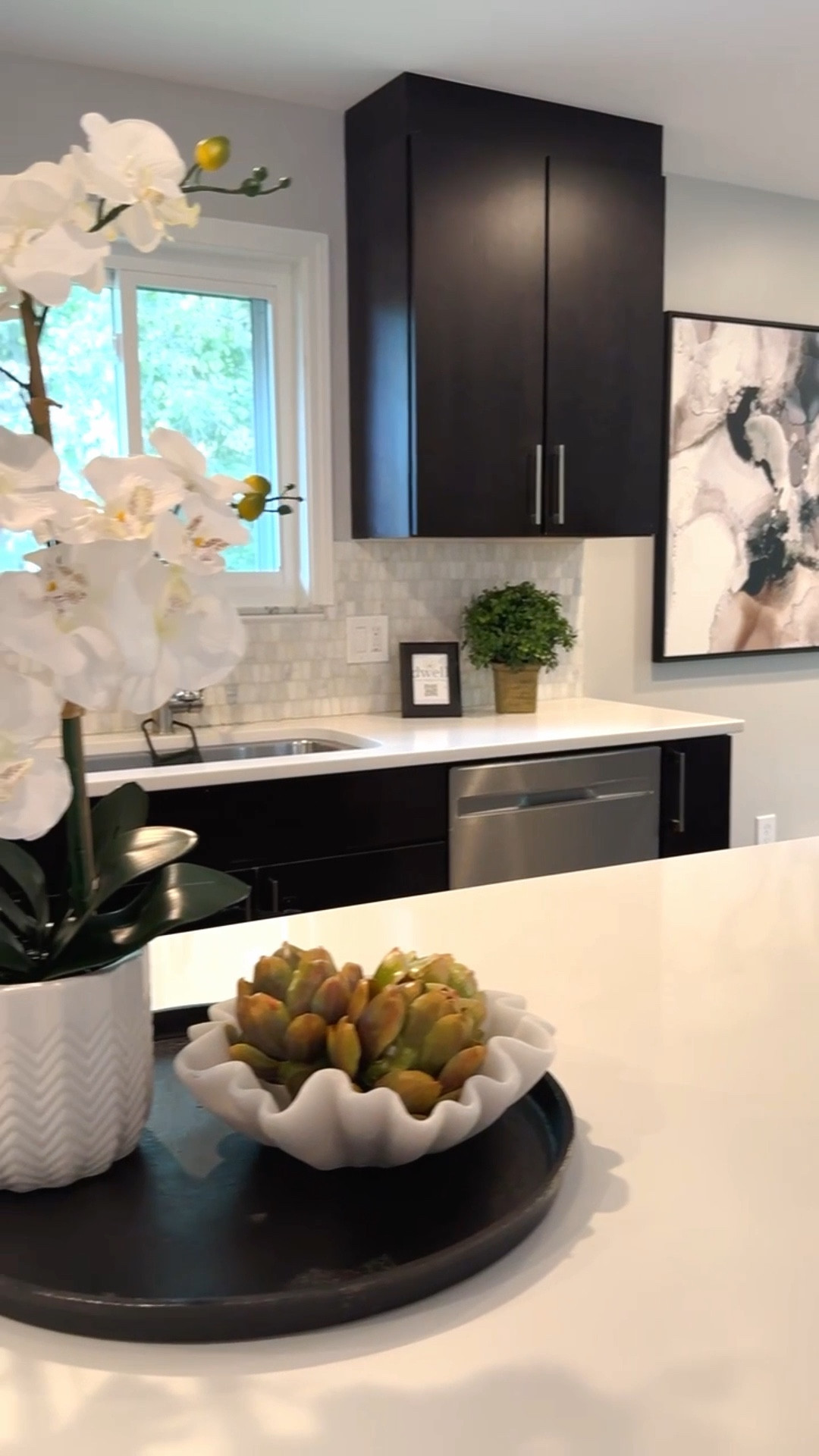 Kitchen island styling we use over and over. Simple, warm, works every time. Everything Linked.

Kitchen, tray, decorative bowl, scalloped bowl, neutral decor, kitchen styling

#LTKHome #LTKSaleAlert