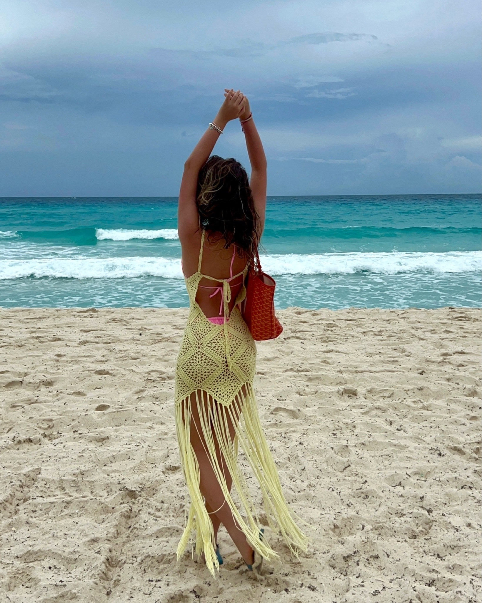 Beach time! 💛🩷
Bikini- SHEIN 
Dress- edikted: use Marianne10 for $$ off 
Bag- goyard 
Shoes- Hermes 