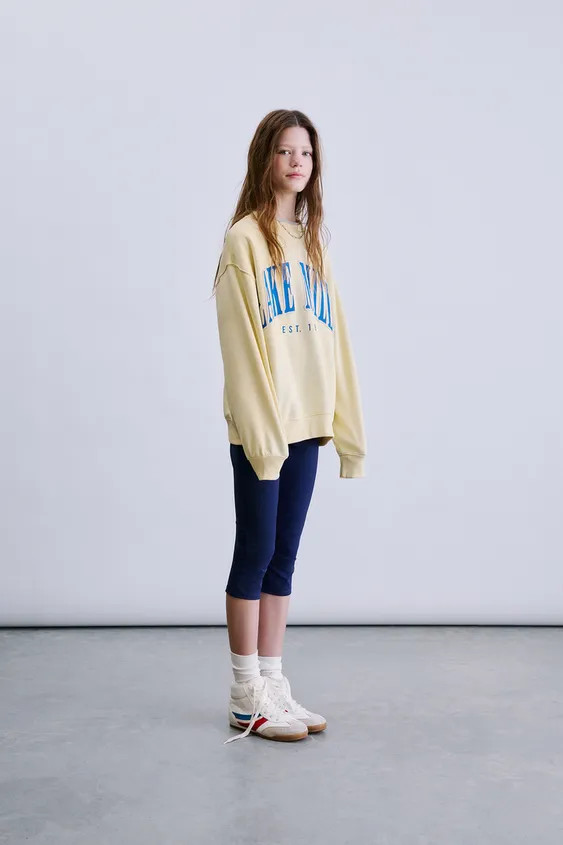 Capri pants with elastic waistband. Ruched detail at sides.Model is 5' 5" (164 cm) and wears a si... | Zara US