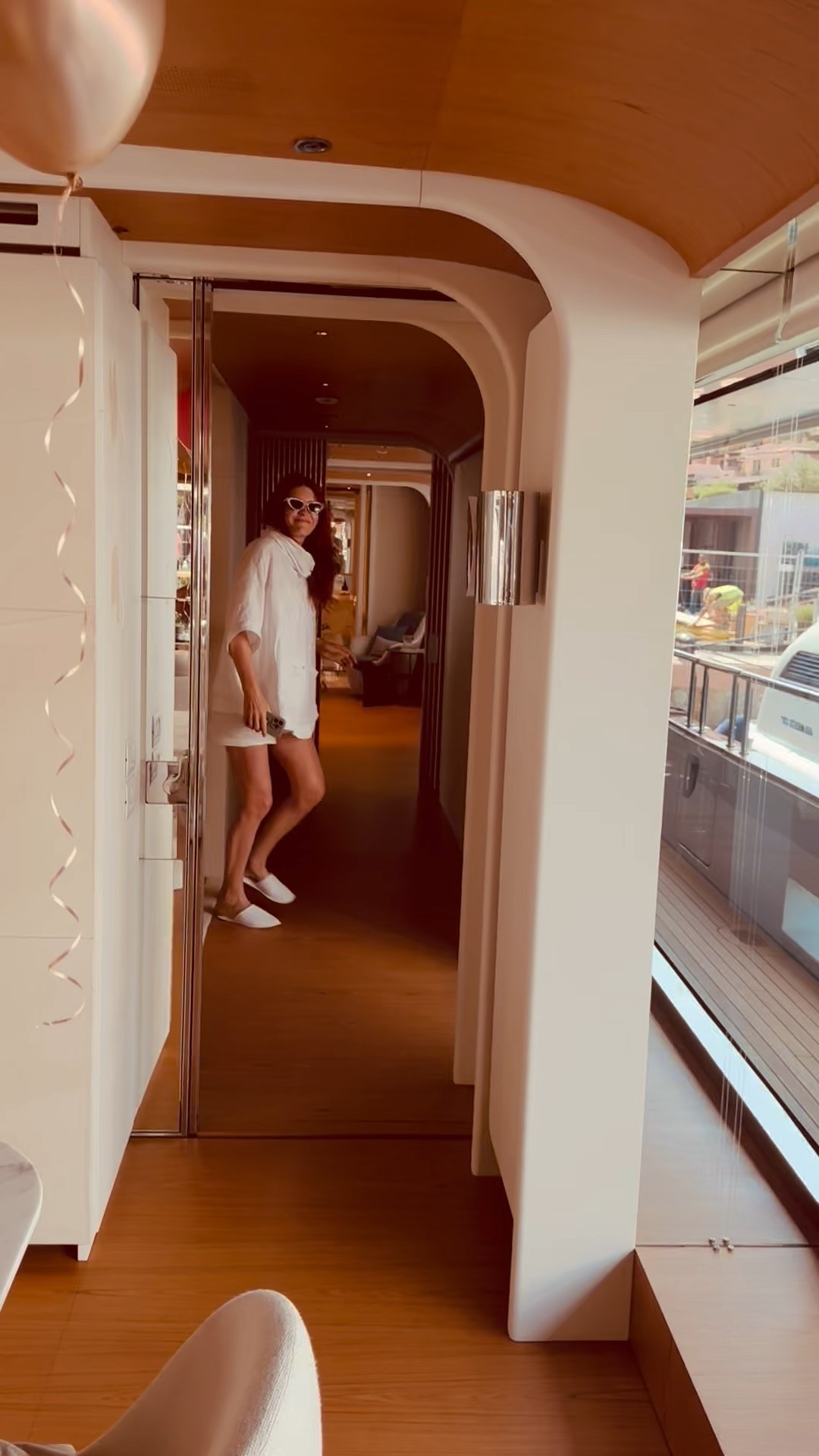 It’s my birthday! Woke up to balloons and fanfare 🎂🍰🎈


My leisure set is several years old (showed it to you back then) but my sunglasses are the stuff of birthday dreams 😎

#LTKFindsUnder50 #LTKTravel #LTKParties