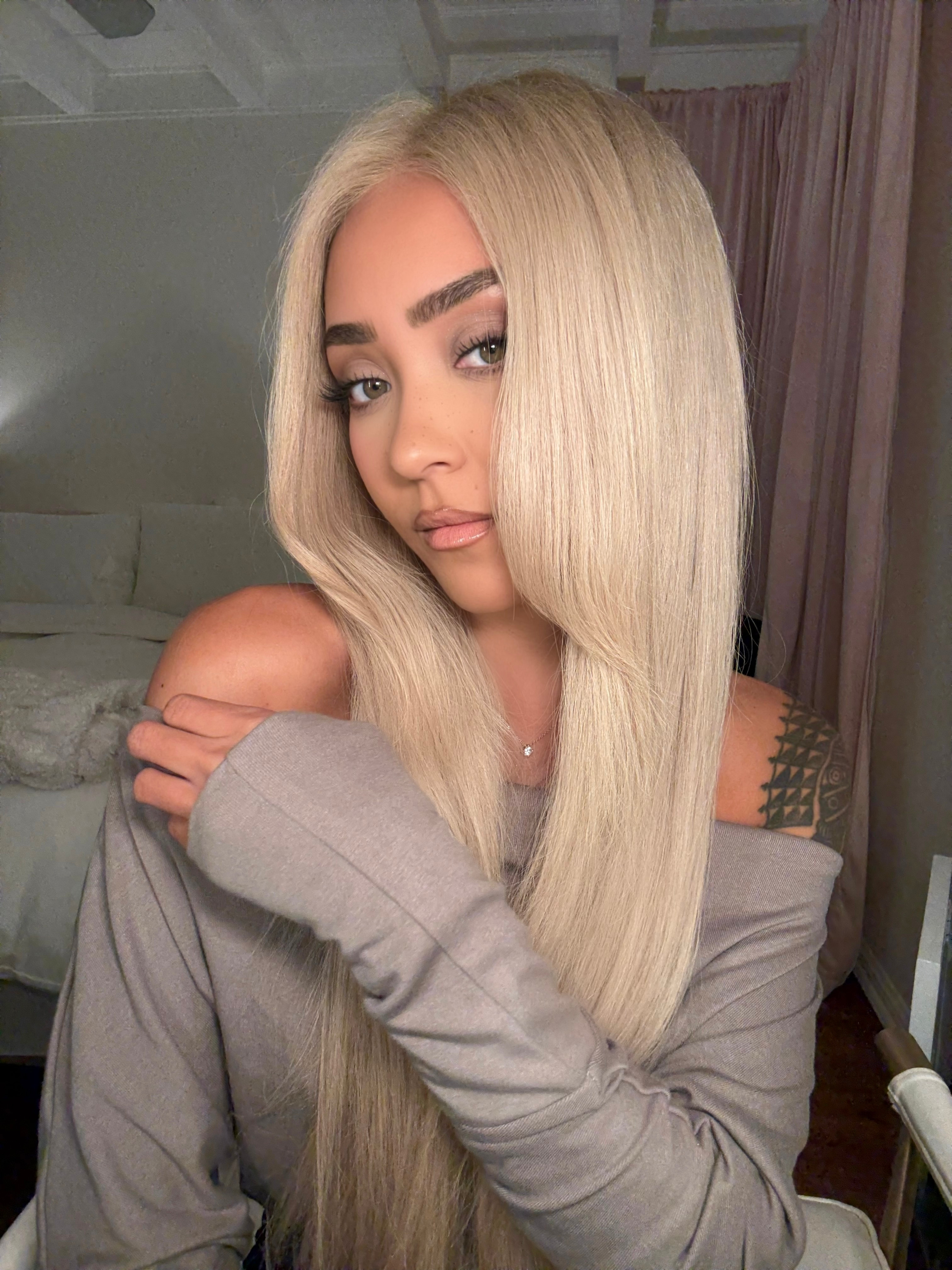 My signature soft-glam: blurred matte skin, lifted lashes, and a neutral glossy lip ✨
Wearing Dior Matte 24H Foundation, Hourglass Concealer, House of Lashes “The Muse,” Huda Beauty Banana Bread powder, Merit Mascara, and the Ethereal Glow Palette.


#NeutralMakeup #SoftGlamLook #LTKBeauty #MatteFoundation #EverydayGlam #MakeupFavorites #BeautyRoutine 

 #LTKgrwm #LTKFindsUnder100 #LTKBeauty
