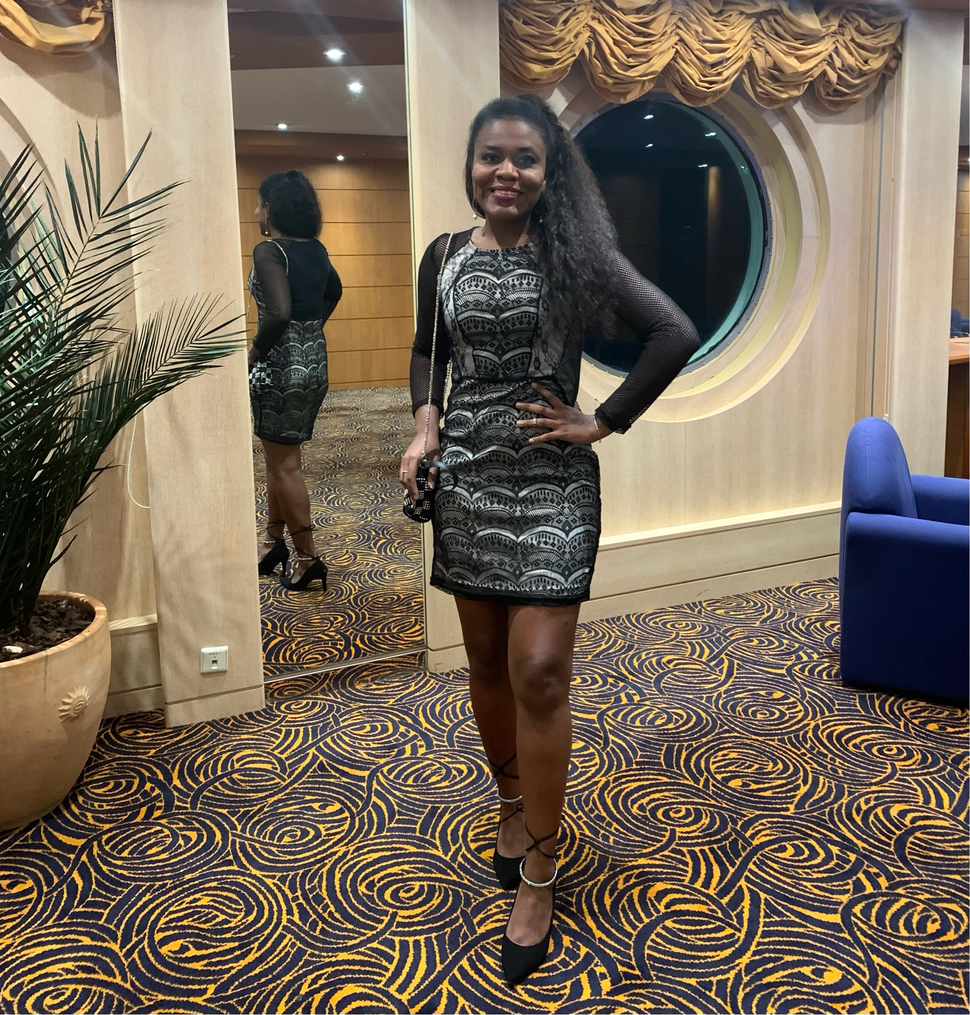 Da série: Lookinho night que amei🤩A renda continua como forte tendência! 🖤✨🤌🏾