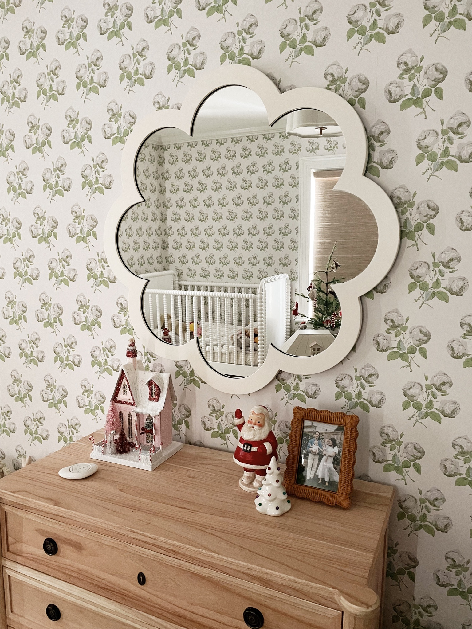 Kate’s new scalloped mirror is up 🤍

#LTKhome #LTKkids