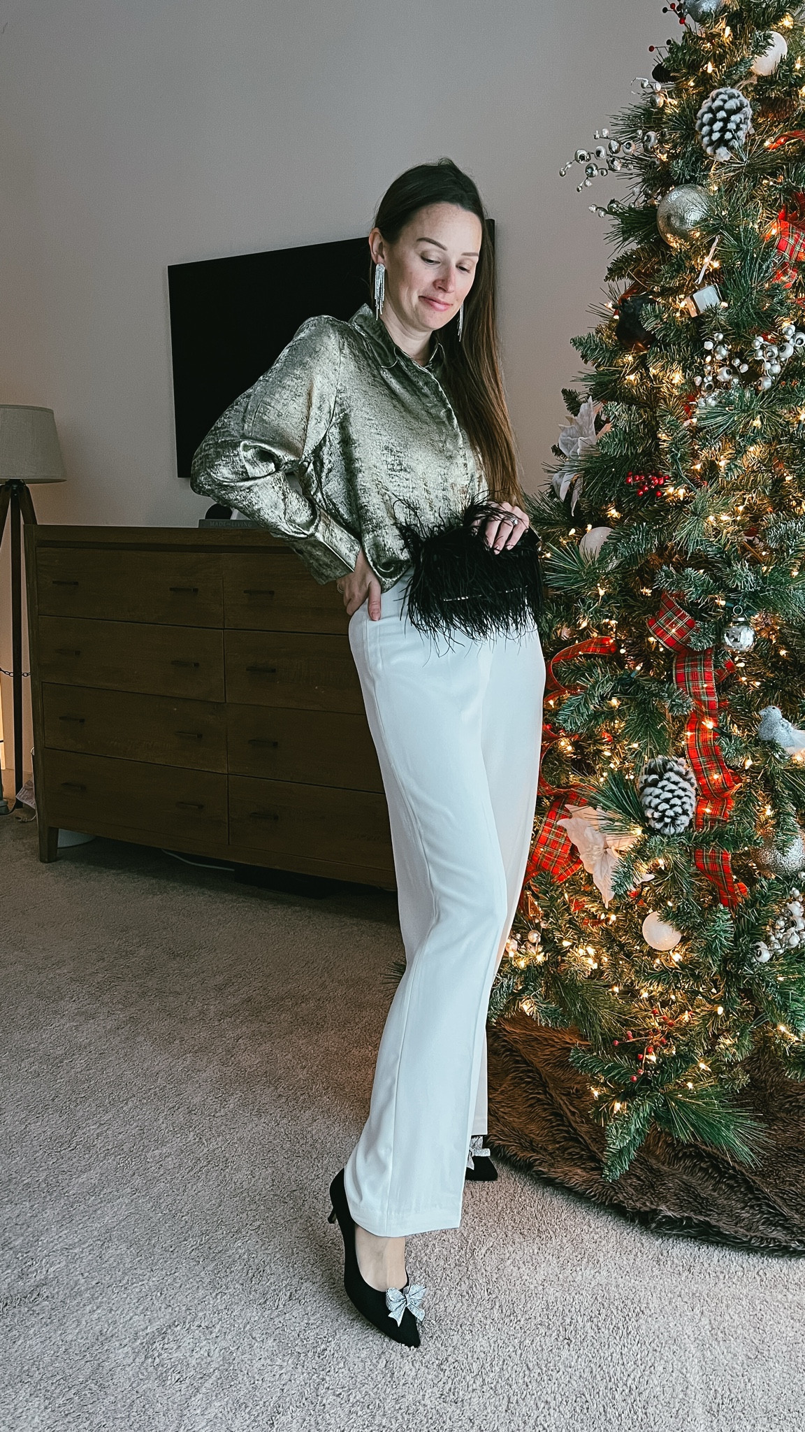 Holiday outfit inspiration from H&M featuring five chic looks for every event this season. These elevated, affordable styles are easy to mix and match for parties, family gatherings, and winter celebrations. If you need wearable holiday fashion ideas, this reel has all the neutral, classic H&M pieces I’m loving right now.

#LTKHoliday #LTKgrwm #LTKFindsUnder100
