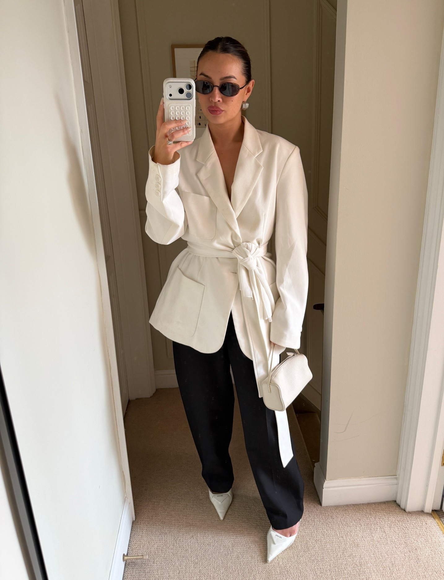 sometimes monochrome is best 🖤 my blazer is from sundarbay and glasses are from vehla! #blazerstyle #blazer

#LTKhome #LTKuk